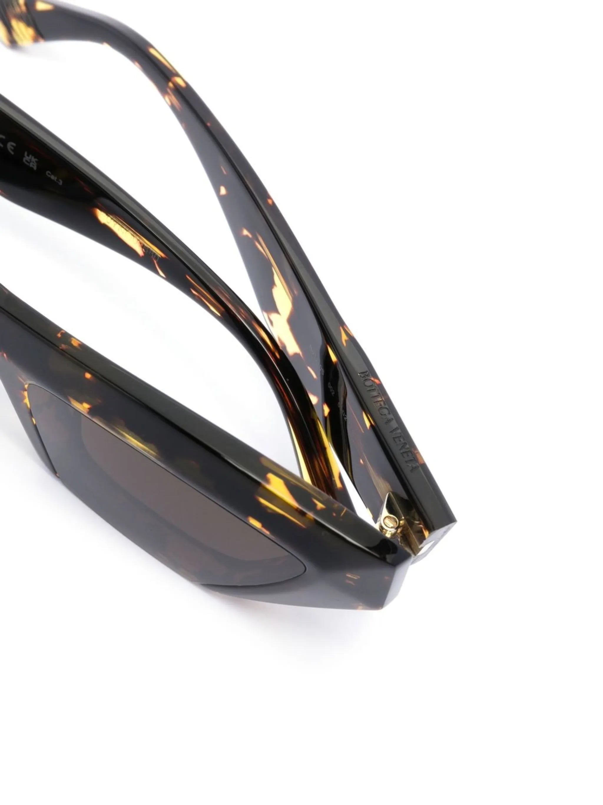 cat-eye frame sunglasses