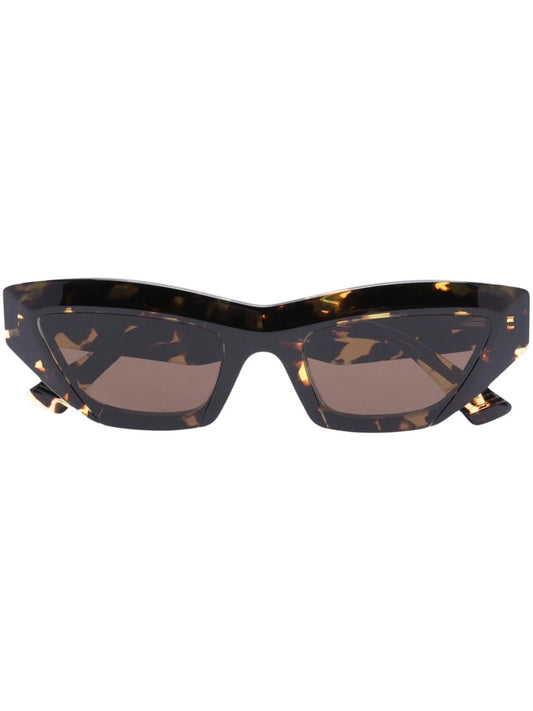 cat-eye frame sunglasses