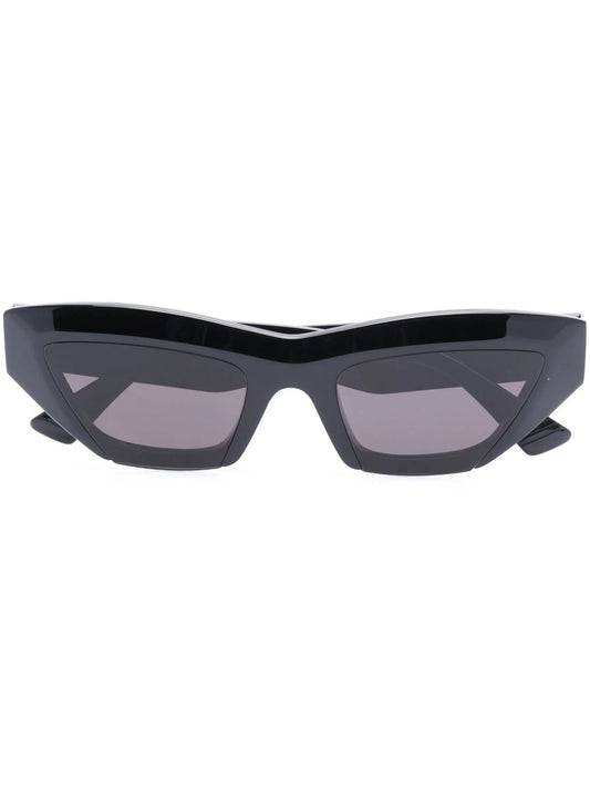 cat-eye frame sunglasses
