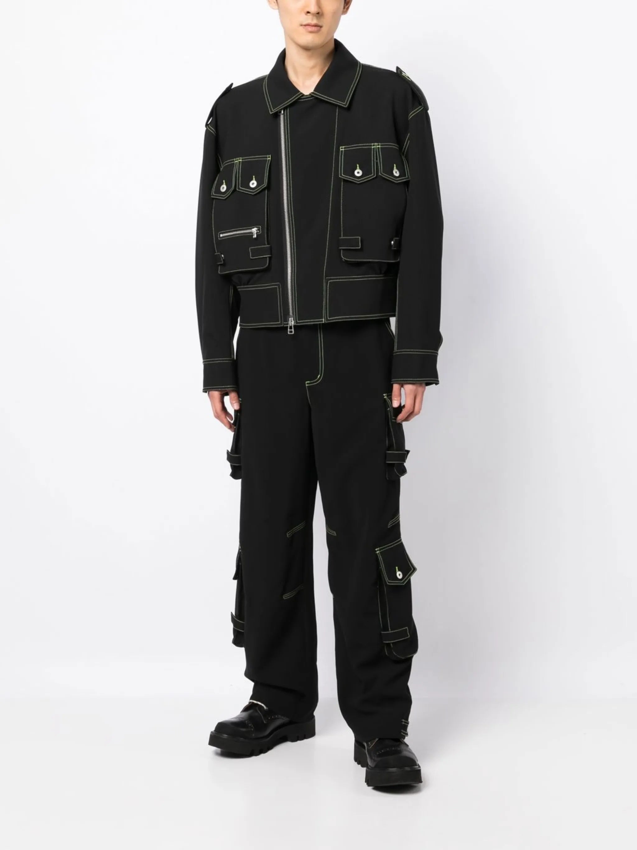wide-leg cargo trousers