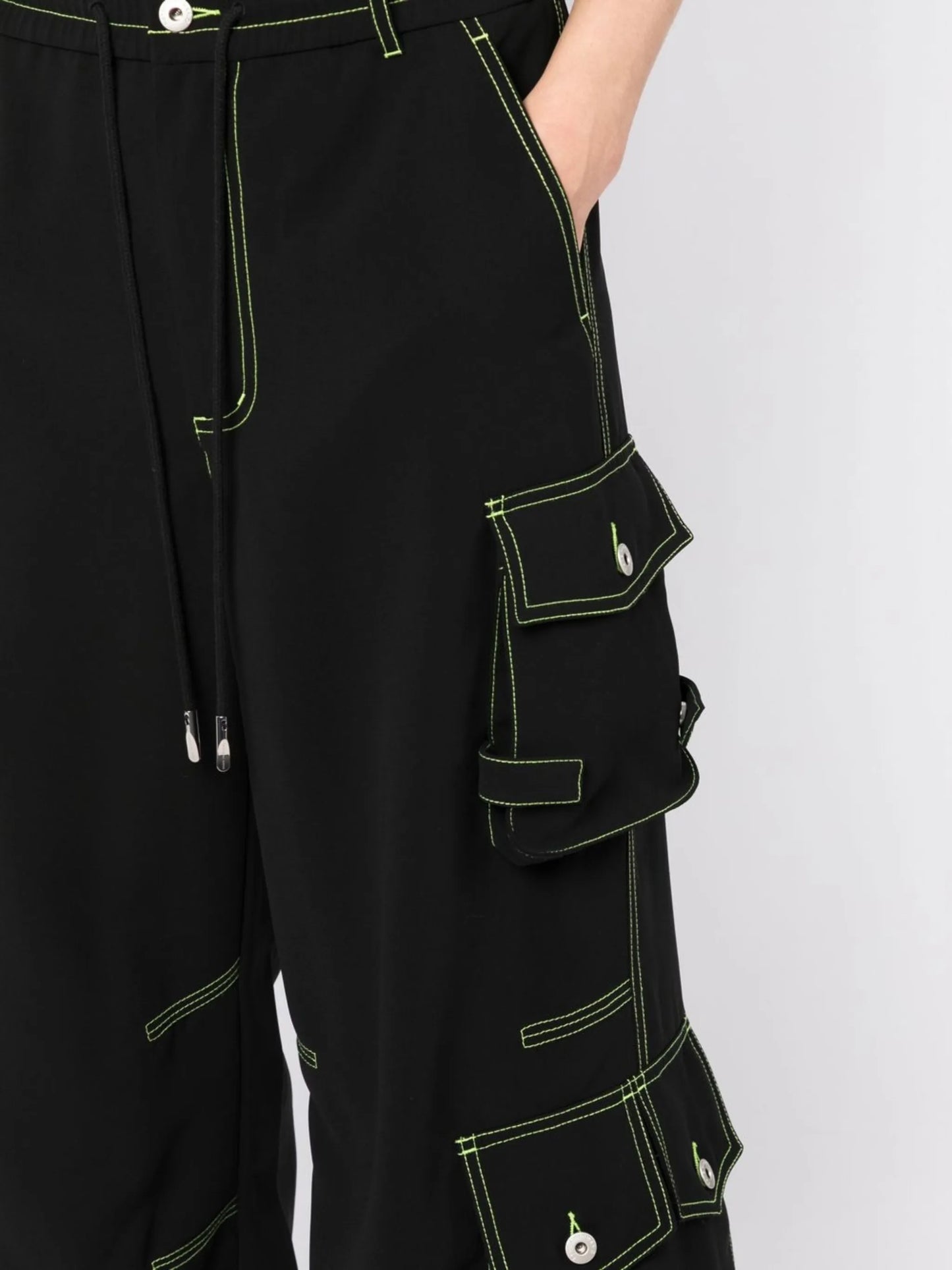 wide-leg cargo trousers