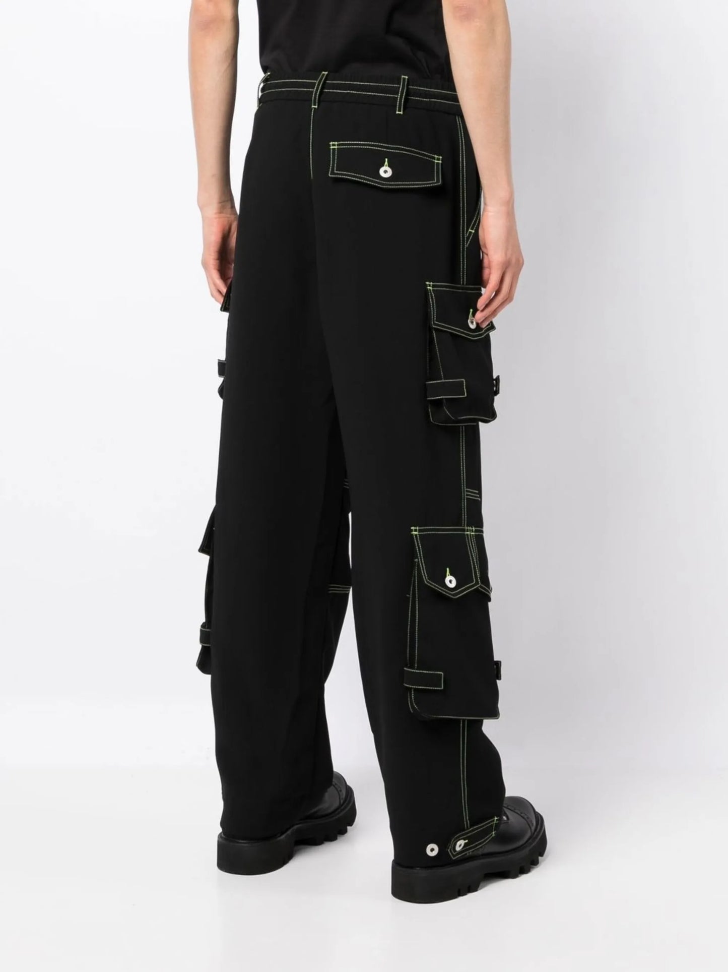 wide-leg cargo trousers