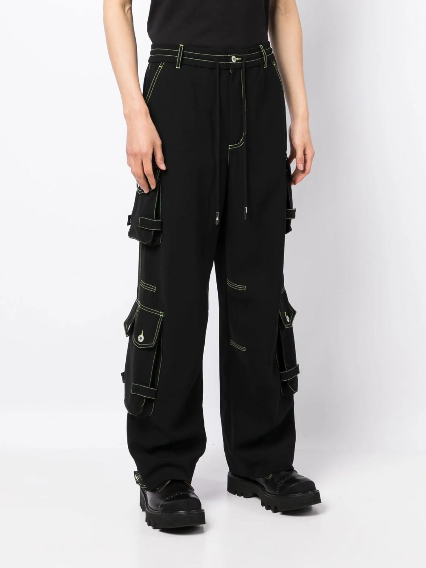 wide-leg cargo trousers