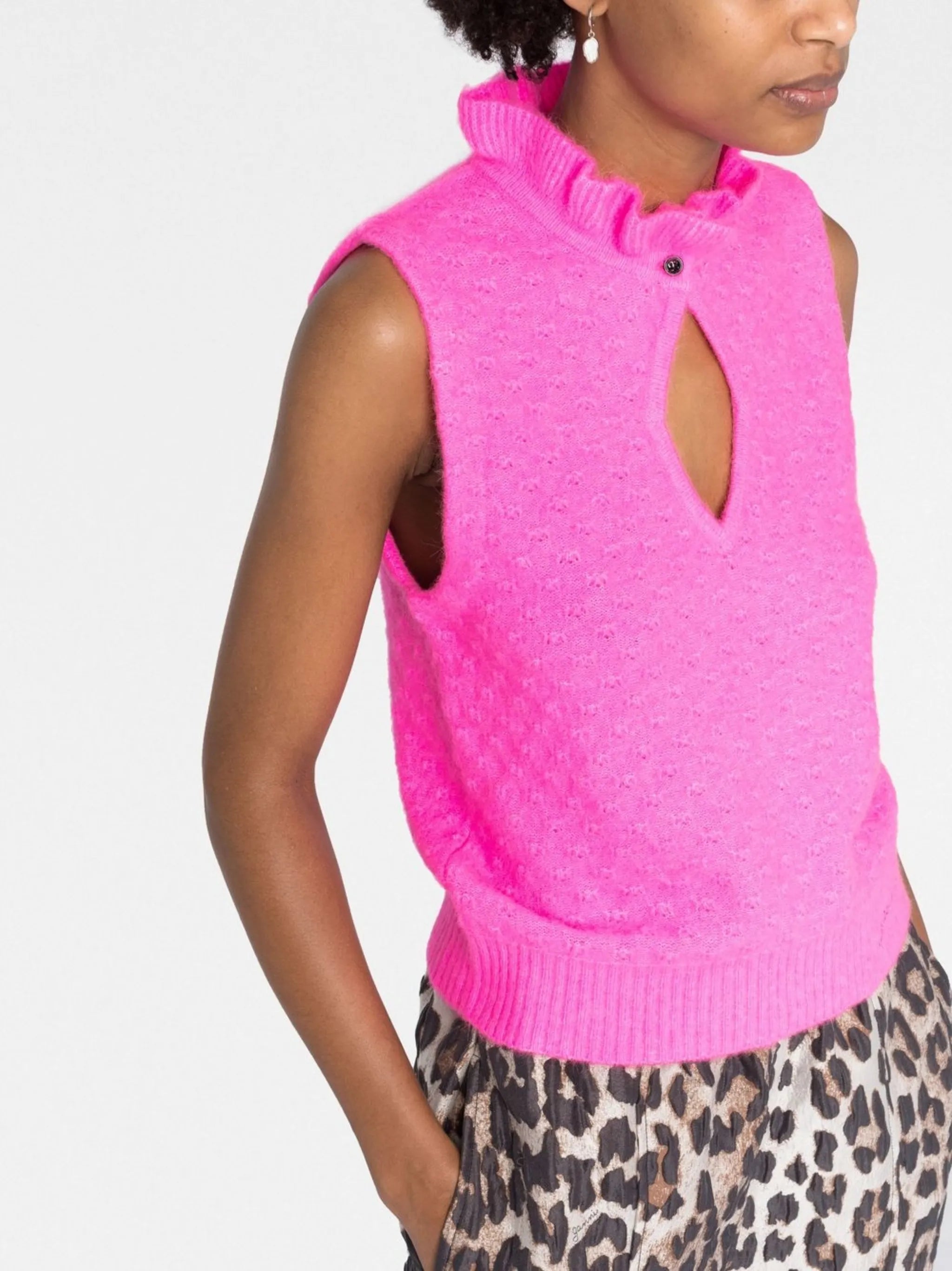 cut-out detail knitted top