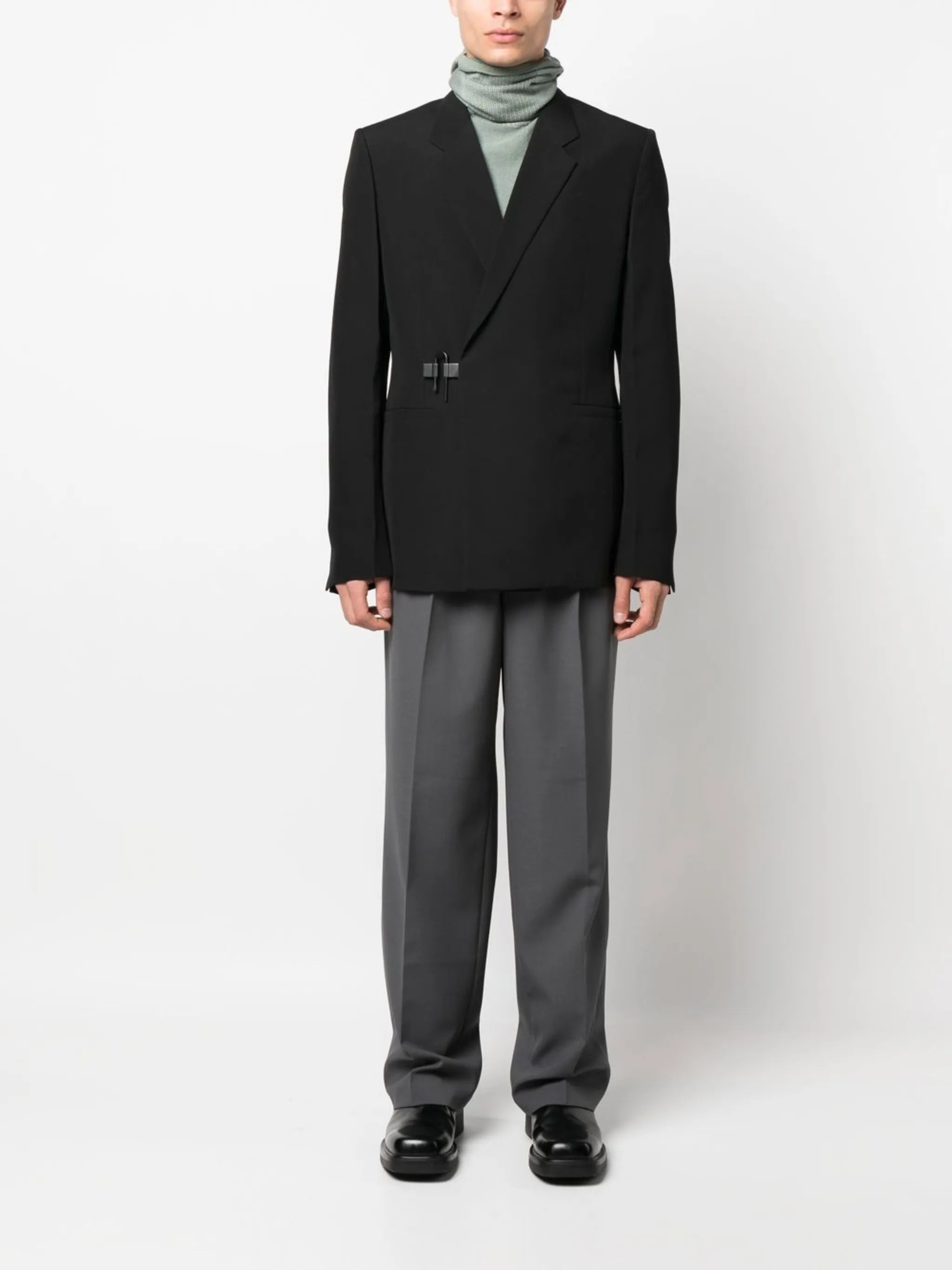 off-centre button fastening blazer
