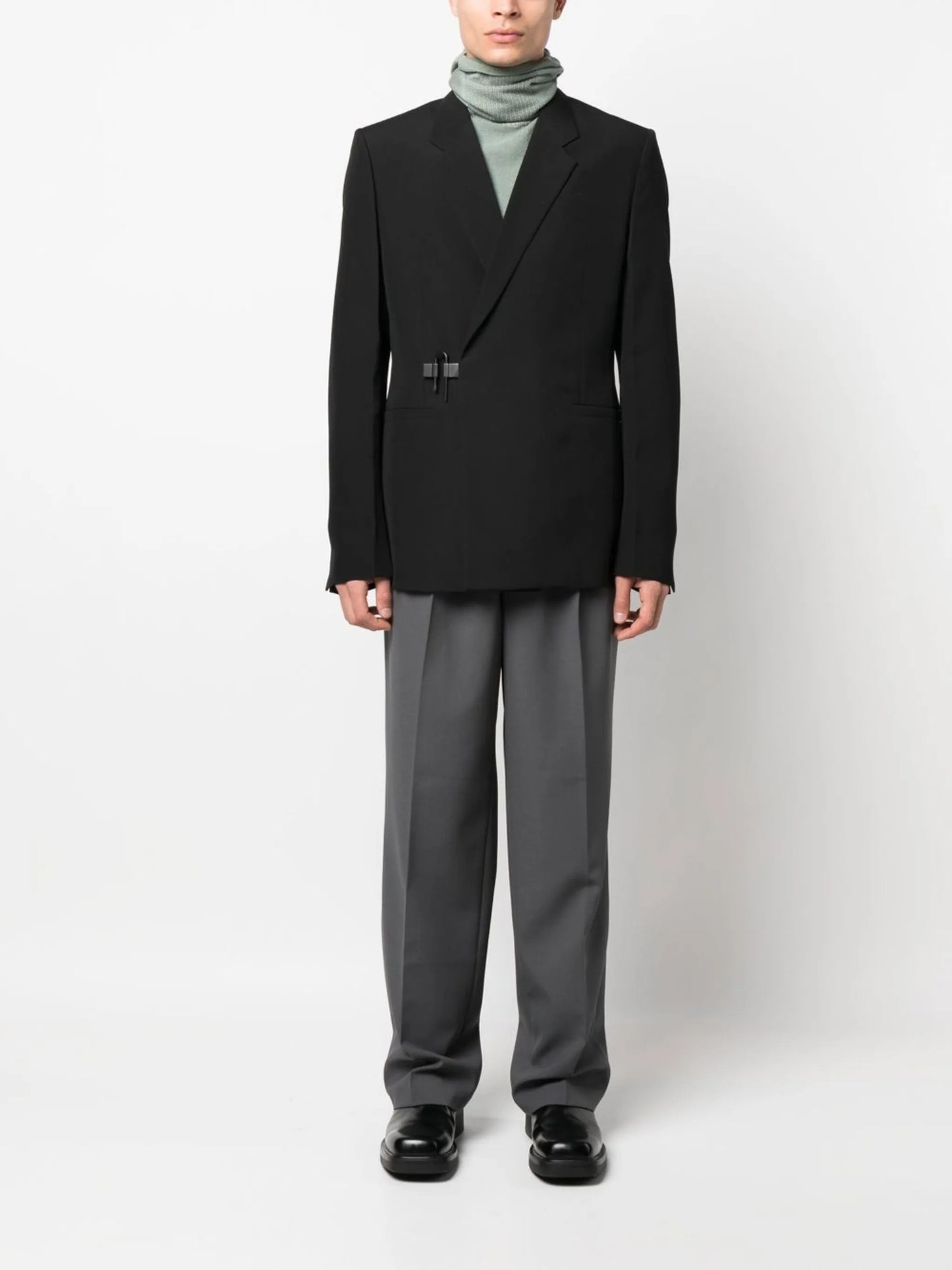 off-centre button fastening blazer