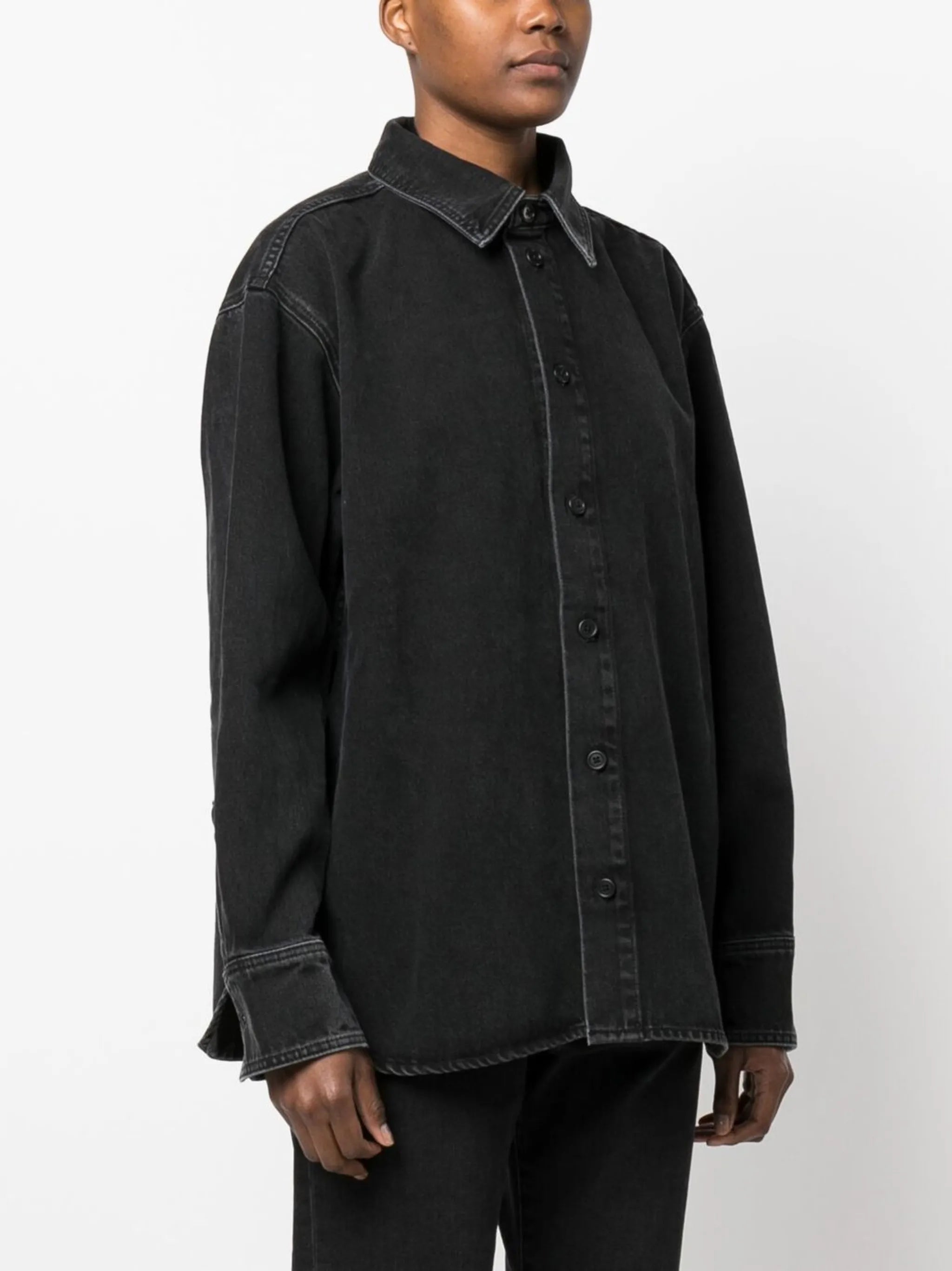 oversized-cut long-sleeved shirt
