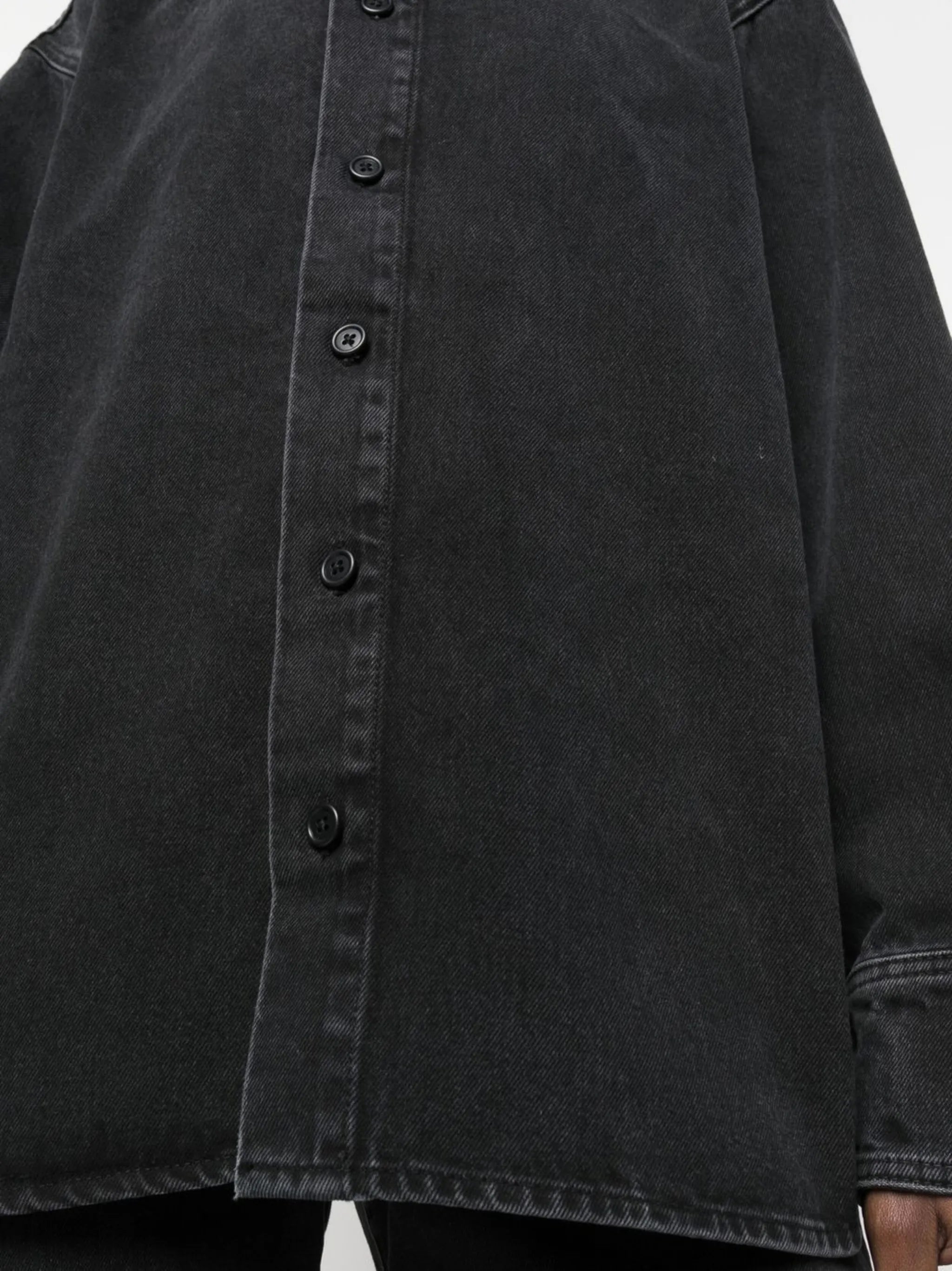 oversized-cut long-sleeved shirt
