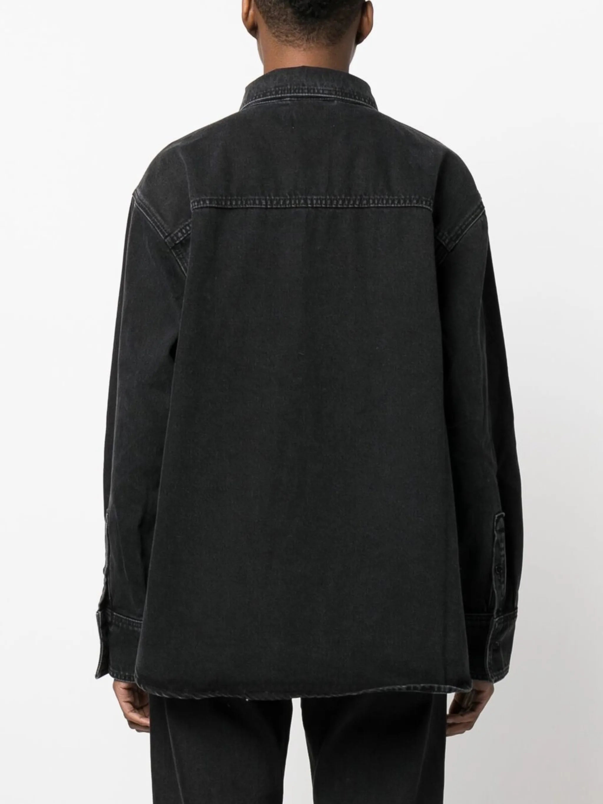 oversized-cut long-sleeved shirt
