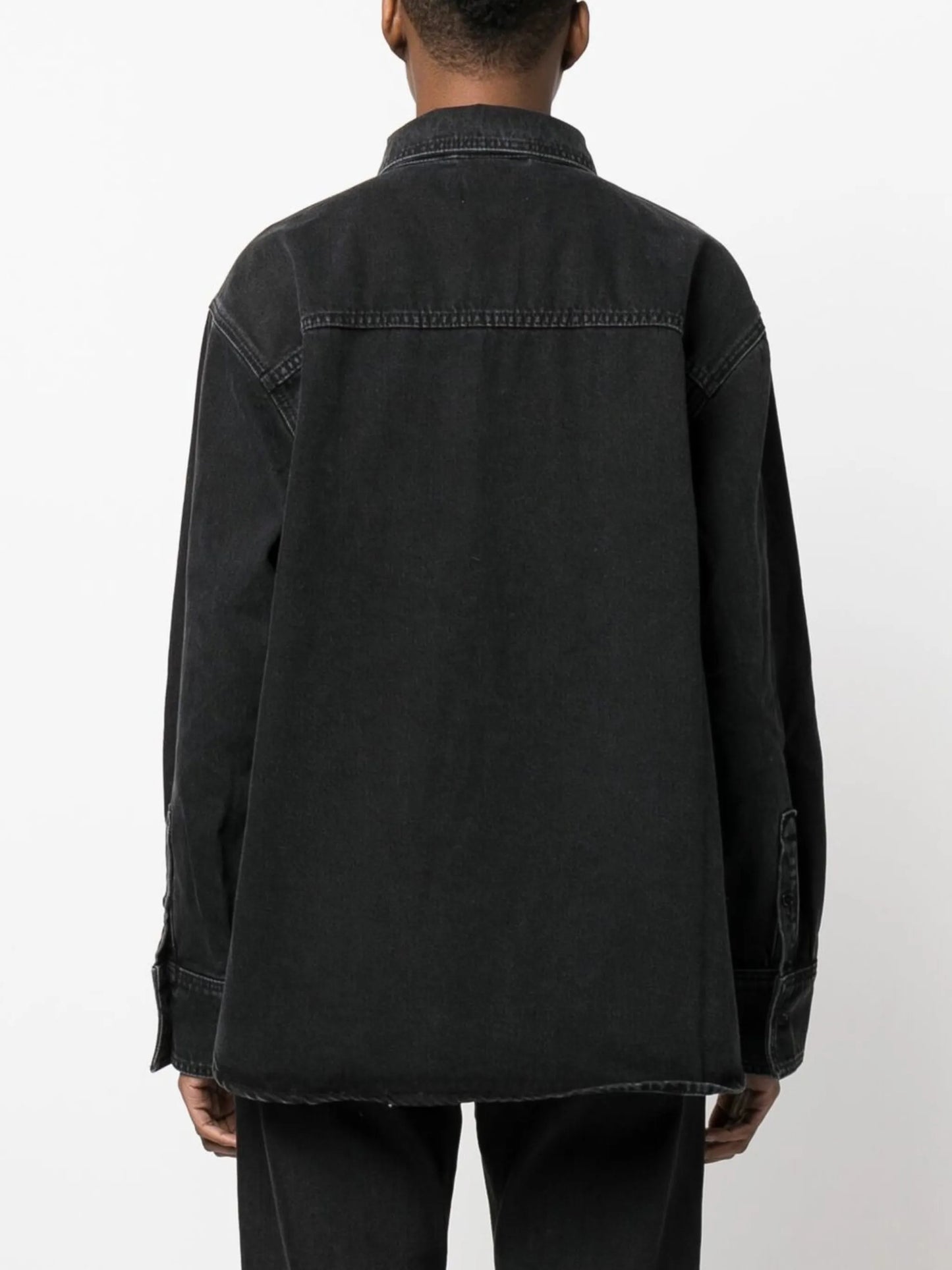 oversized-cut long-sleeved shirt