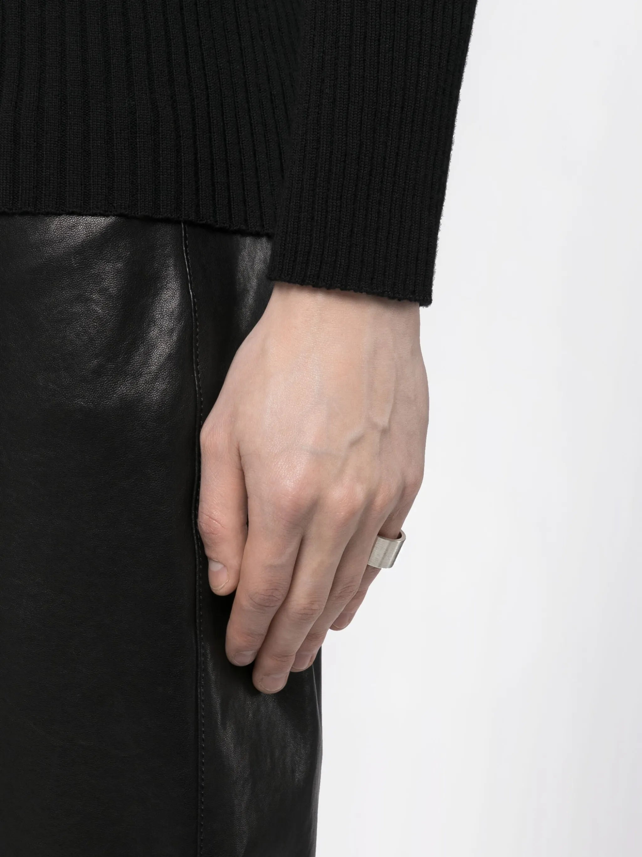 La 17g brushed-effect ring
