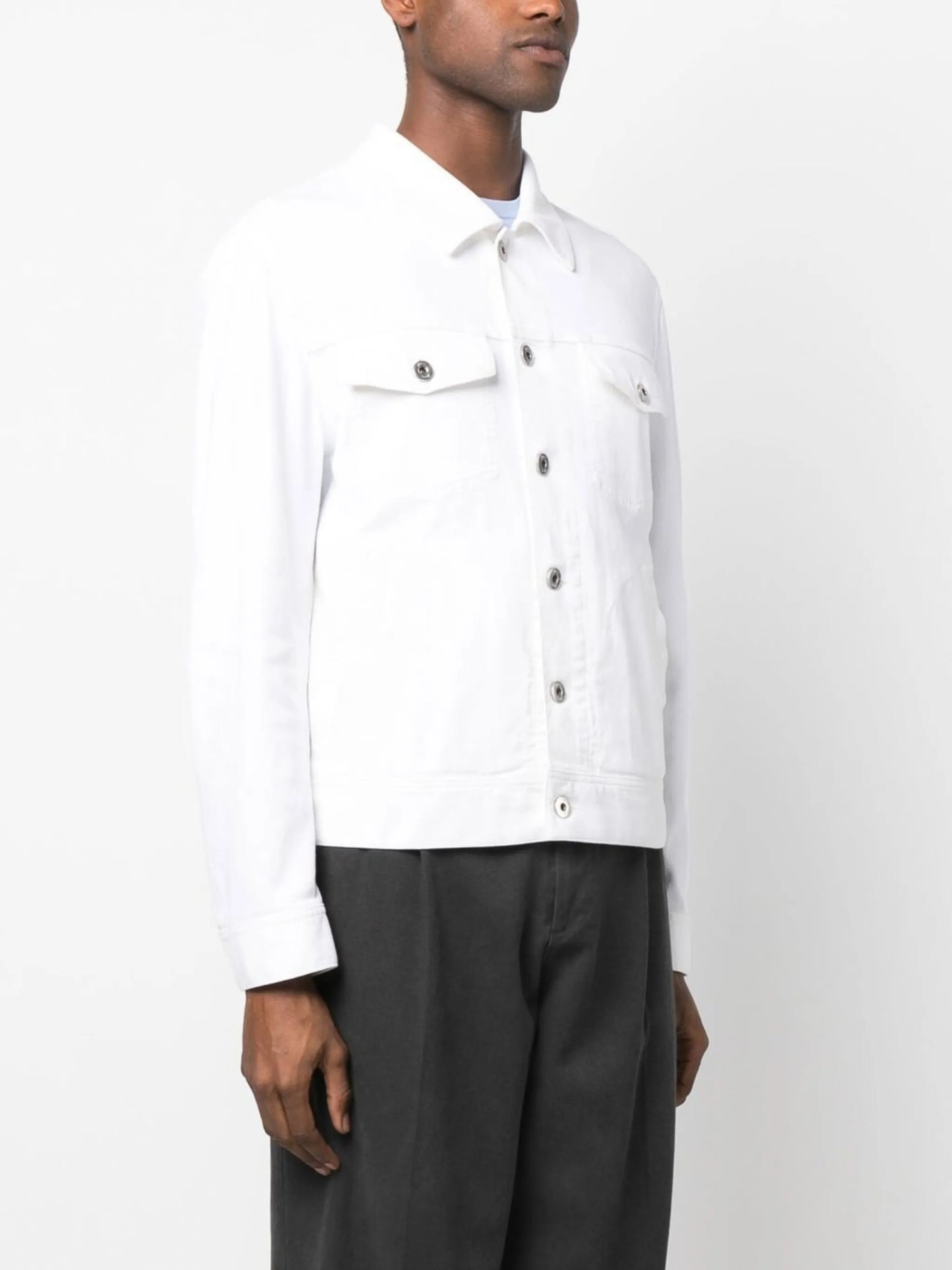 button-fastening denim jacket
