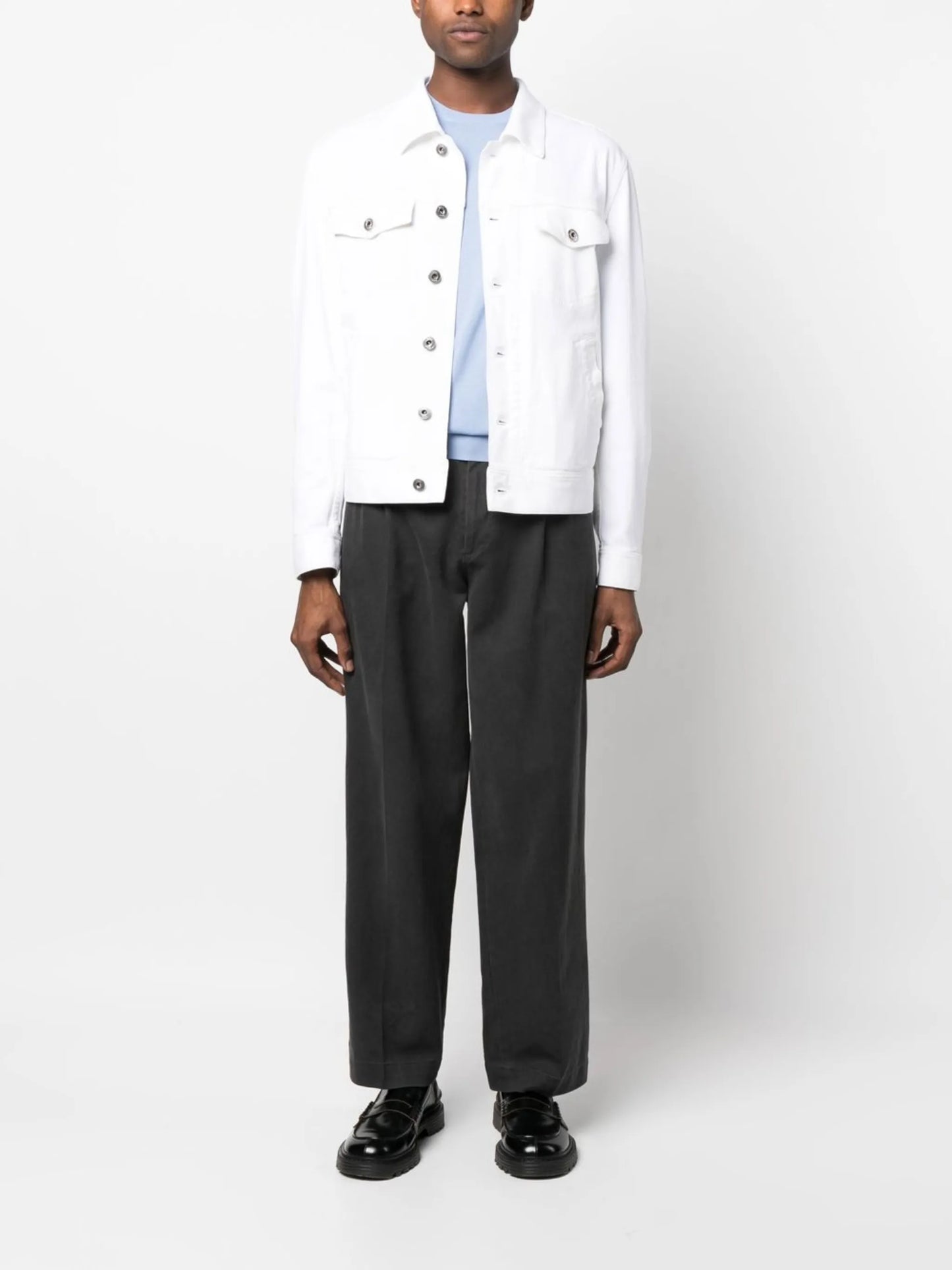 button-fastening denim jacket