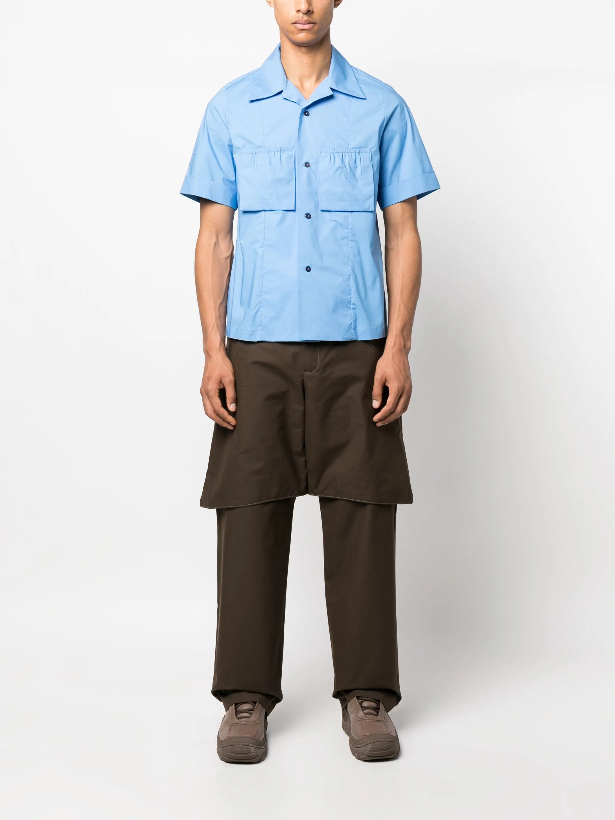 chest-pocket short-sleeve shirt