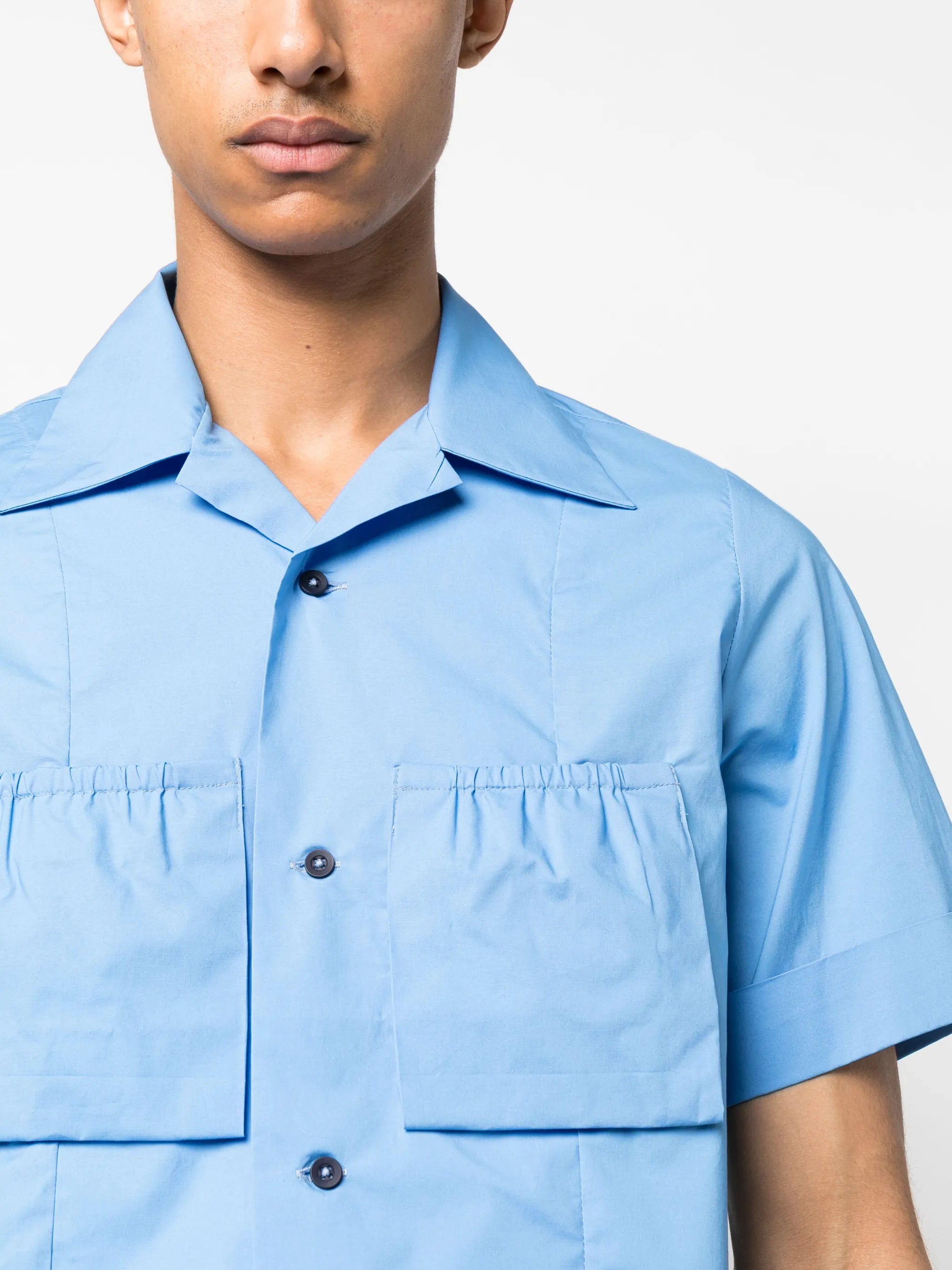 chest-pocket short-sleeve shirt