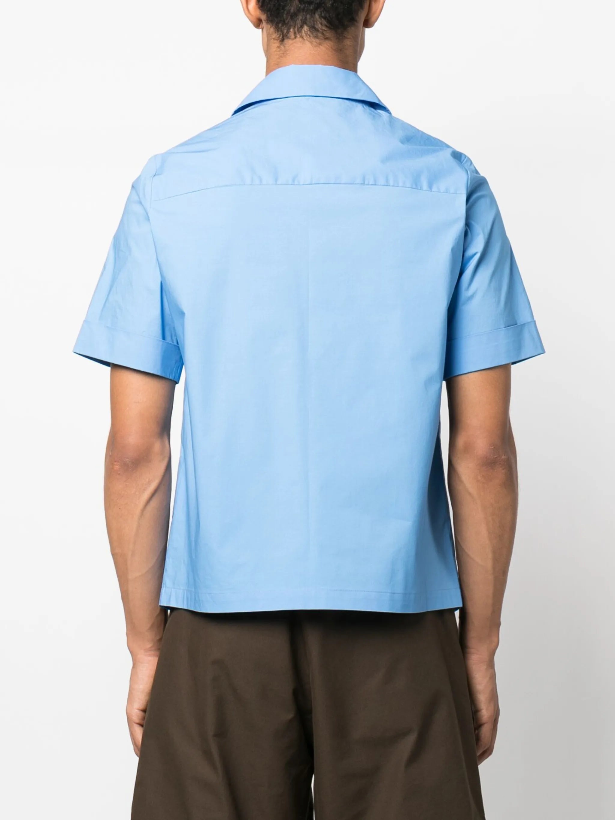chest-pocket short-sleeve shirt