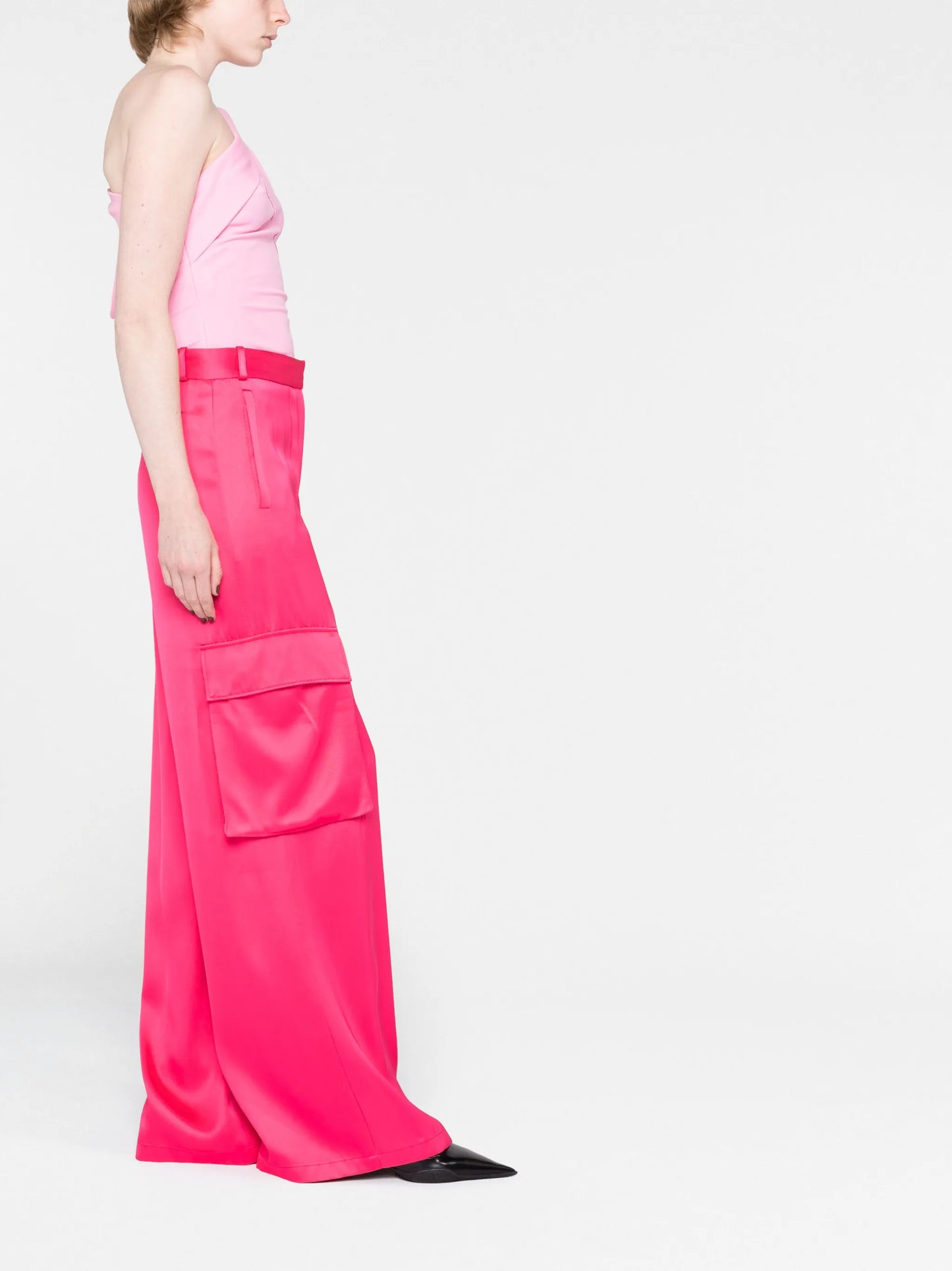 wide-leg cargo trousers
