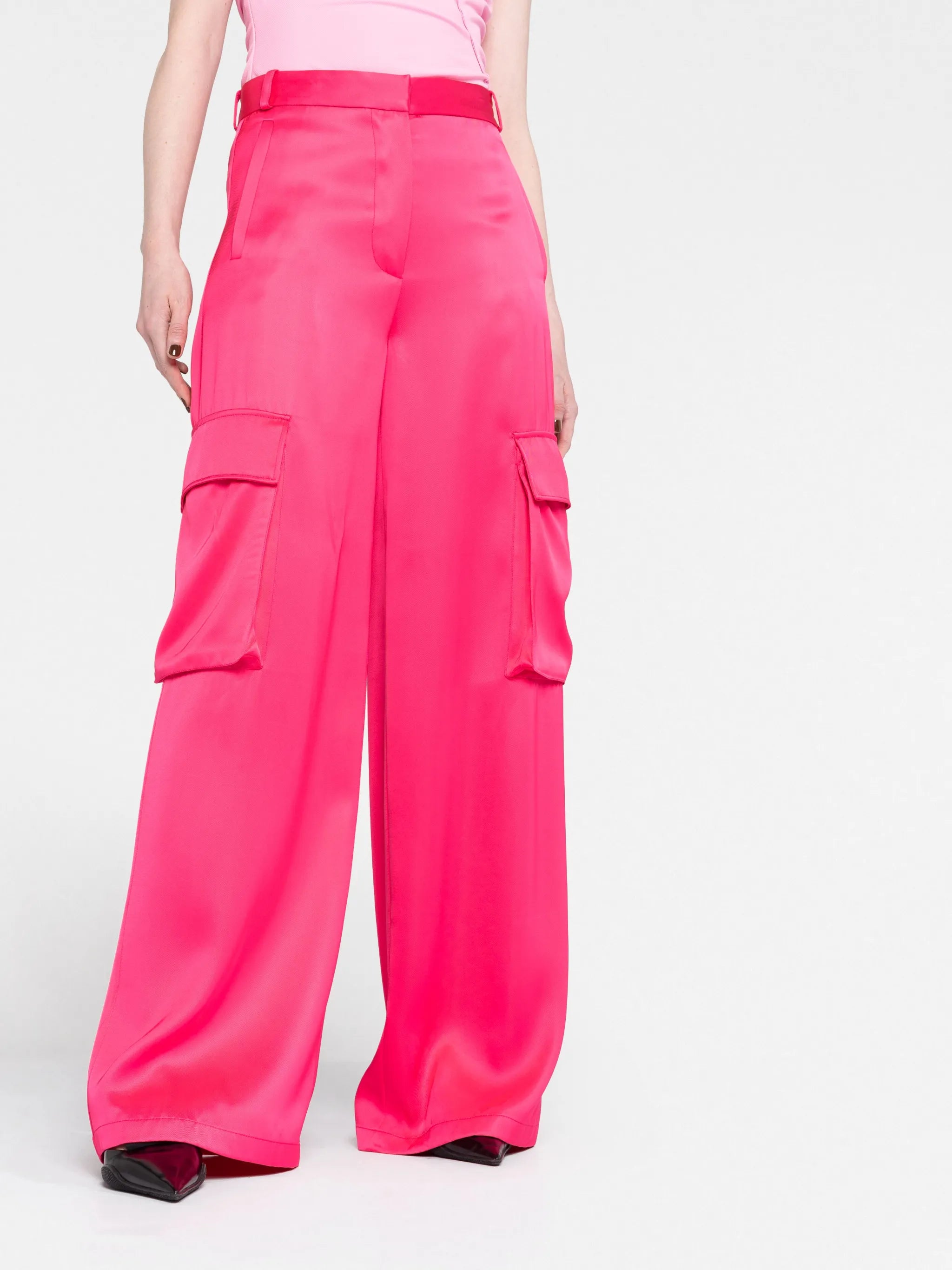 wide-leg cargo trousers
