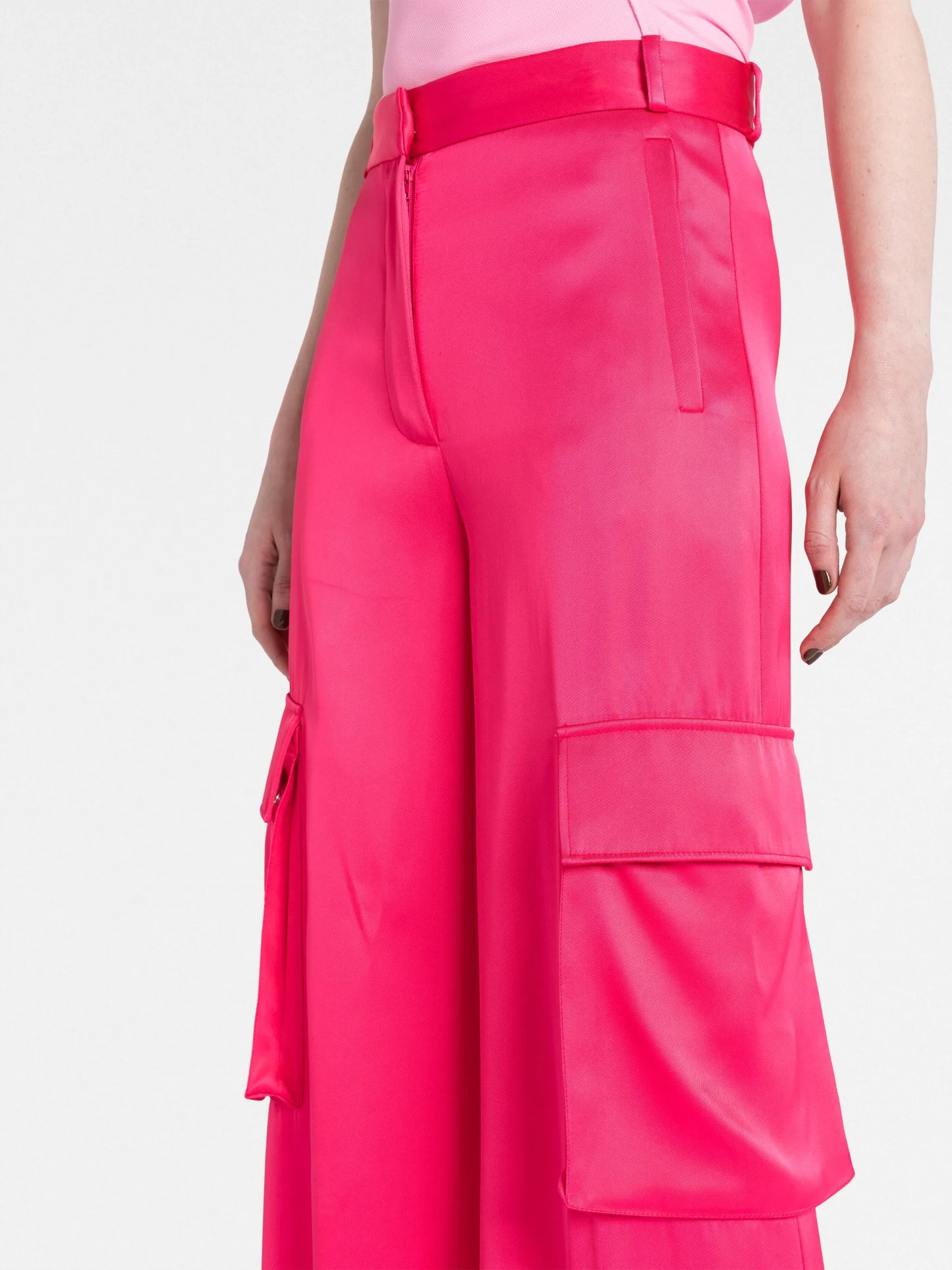 wide-leg cargo trousers