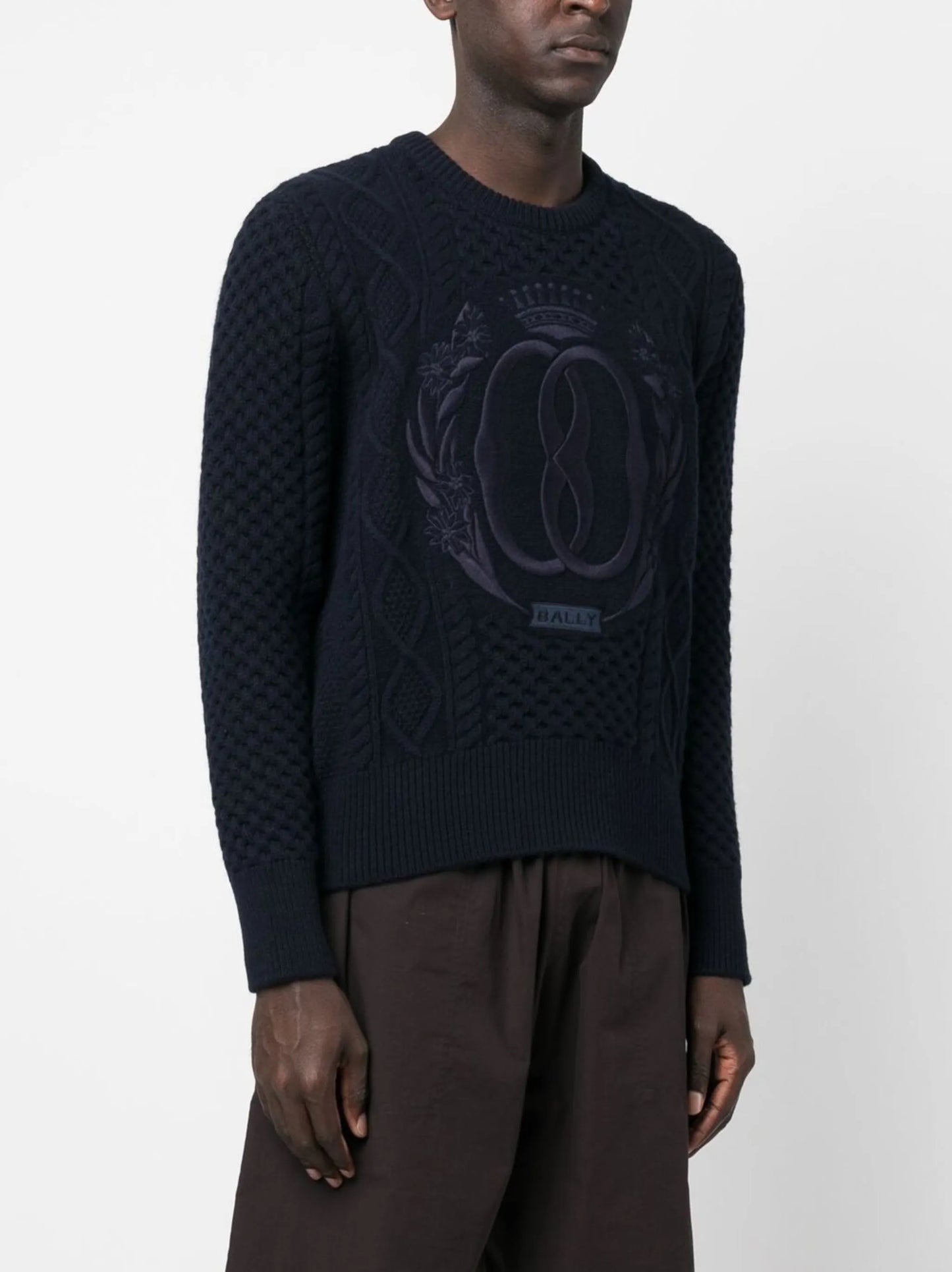logo-embroidered crew-neck jumper