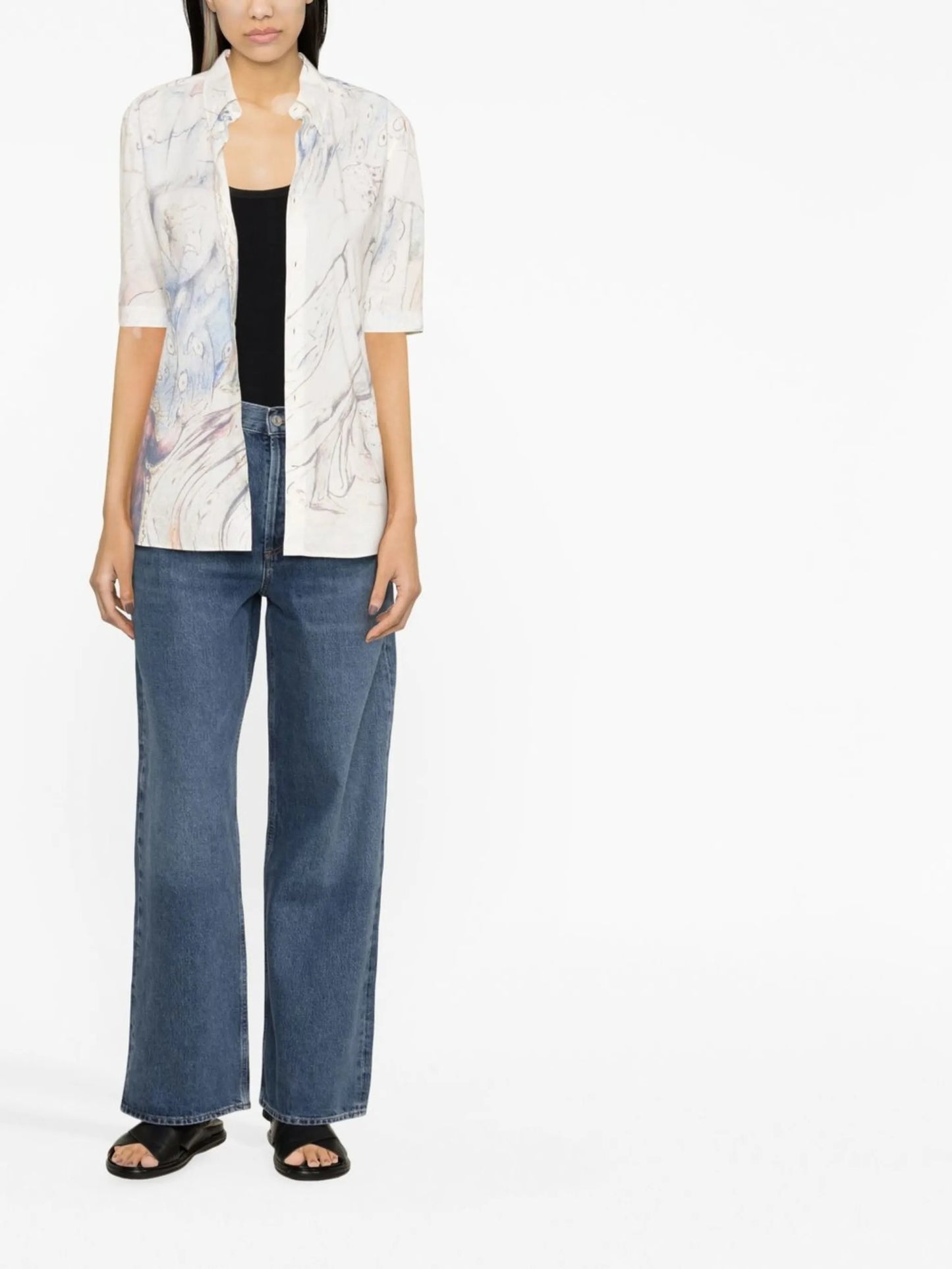 wide-leg baggy jeans