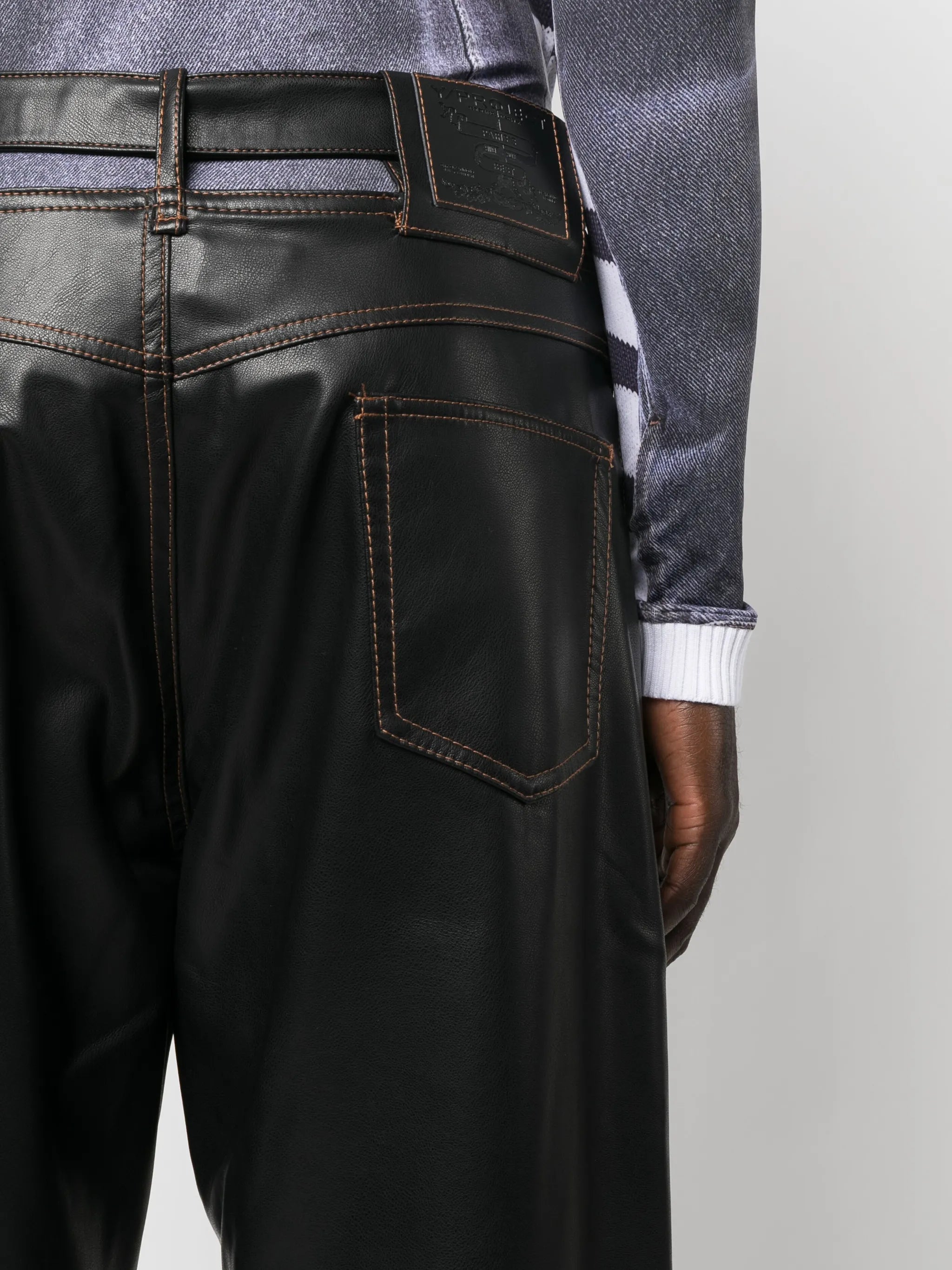 belt-detail loose-fit trousers