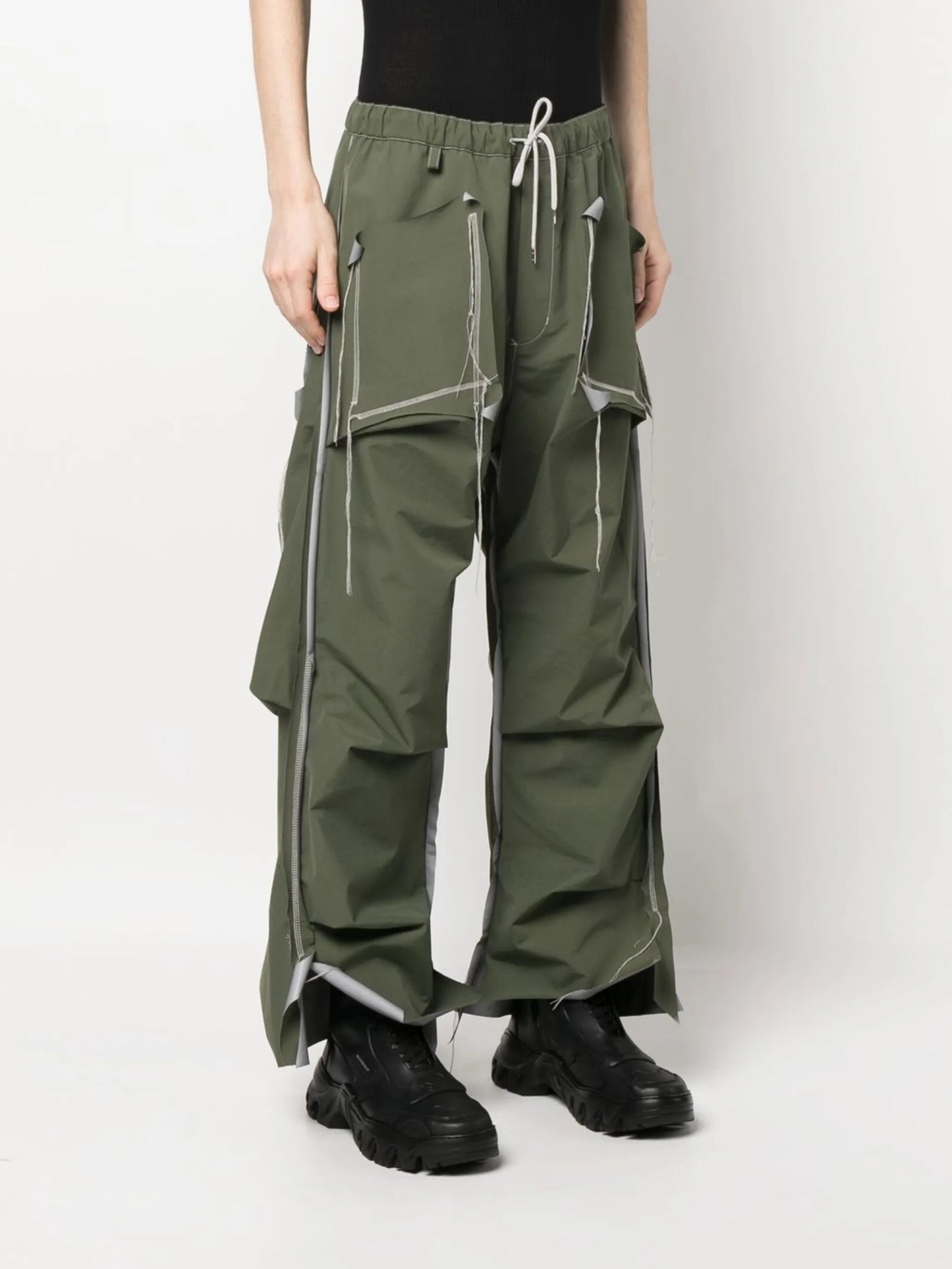 inside-out cutting tuck pants