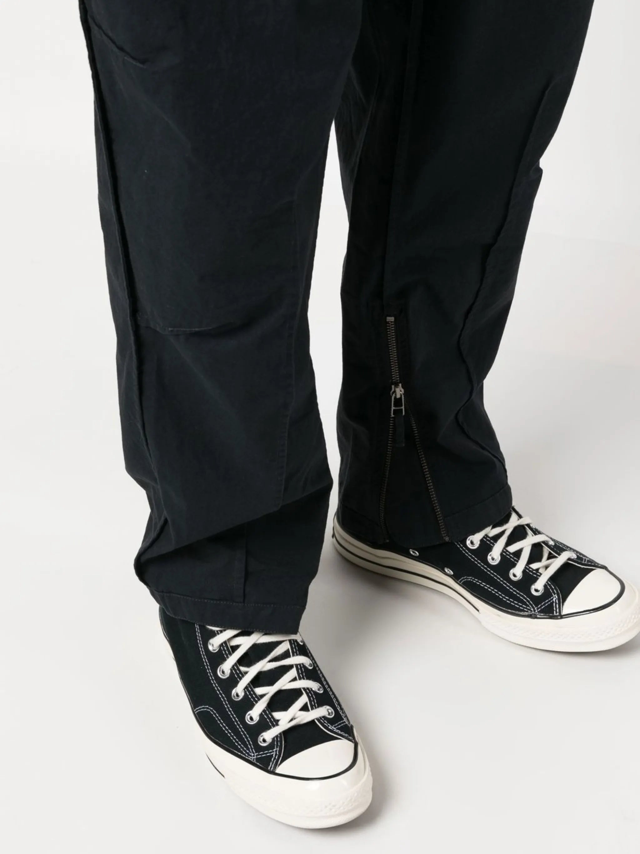 tapered-leg cargo trousers