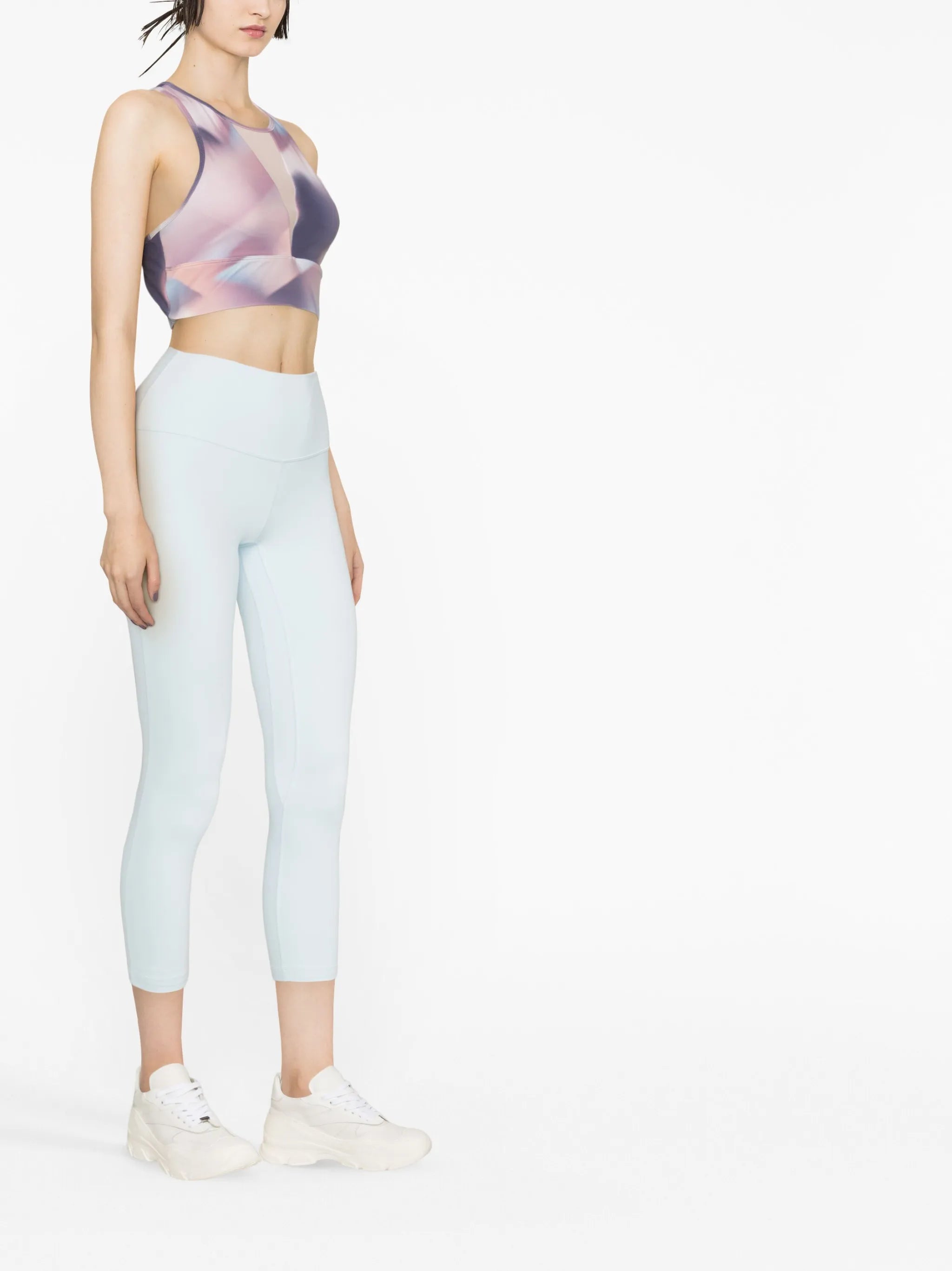 gradient-effect mesh-panel sports bra