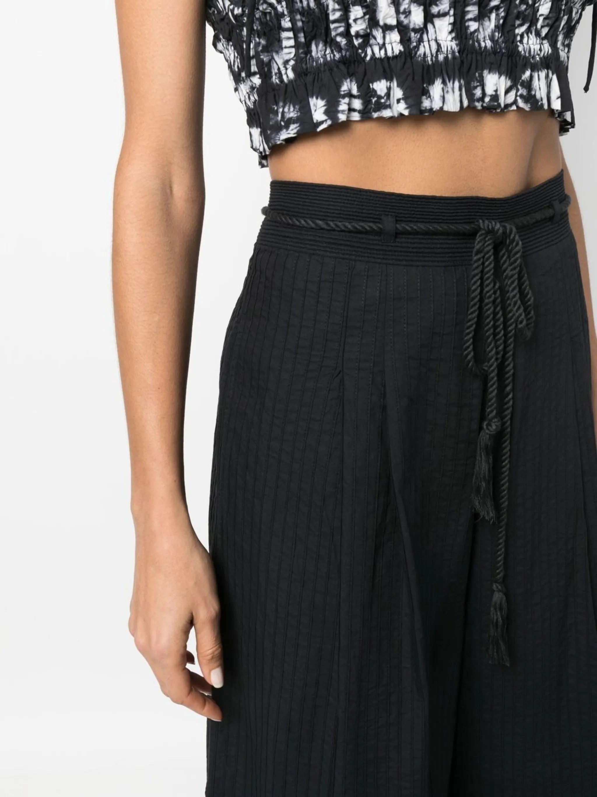 wide-leg cropped trousers