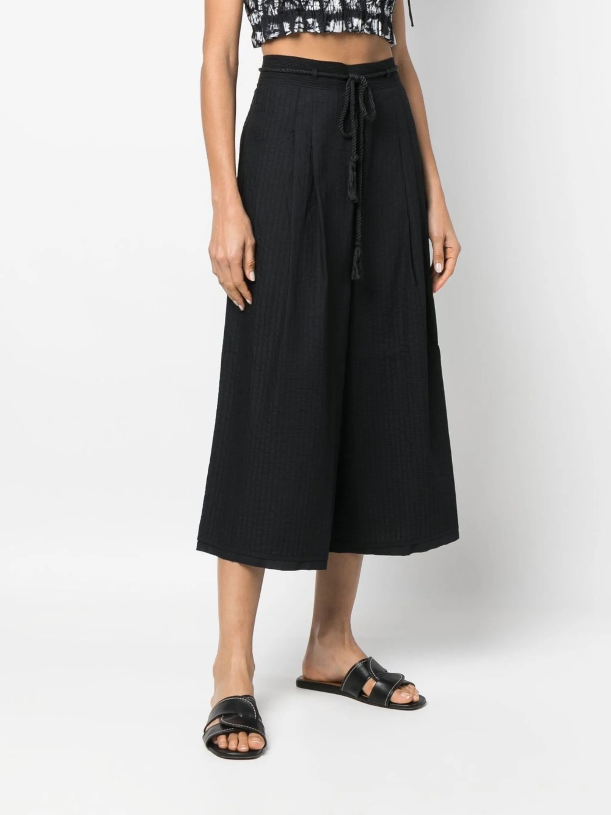 wide-leg cropped trousers