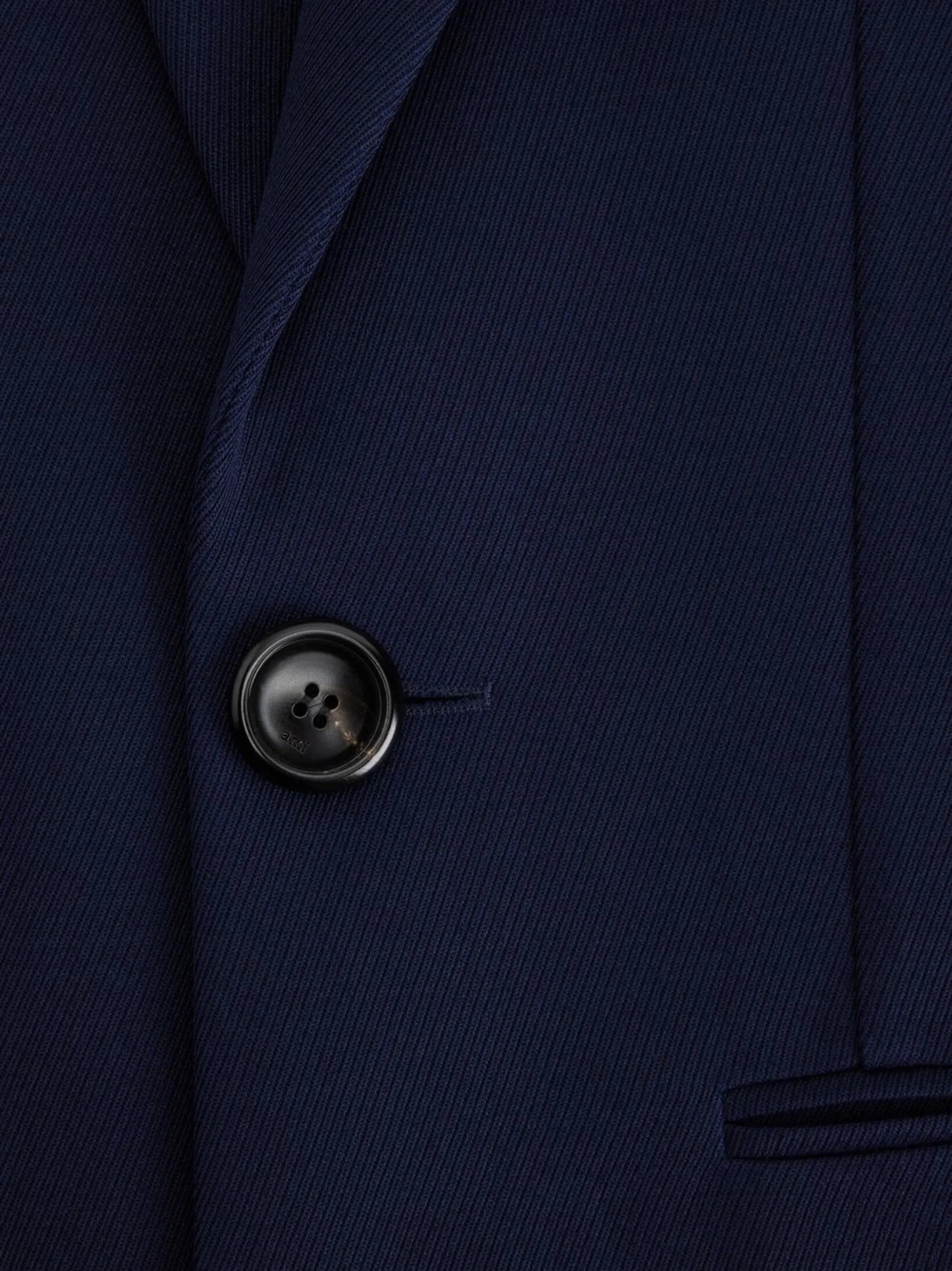 single-breasted tailored coat