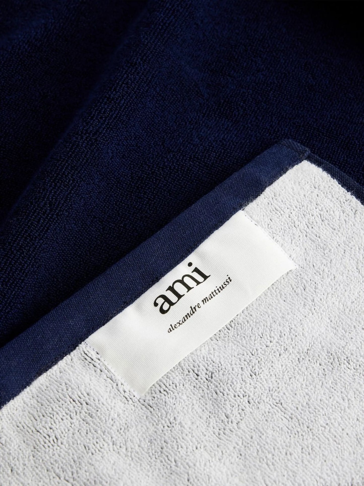 Ami de Coeur motif towel