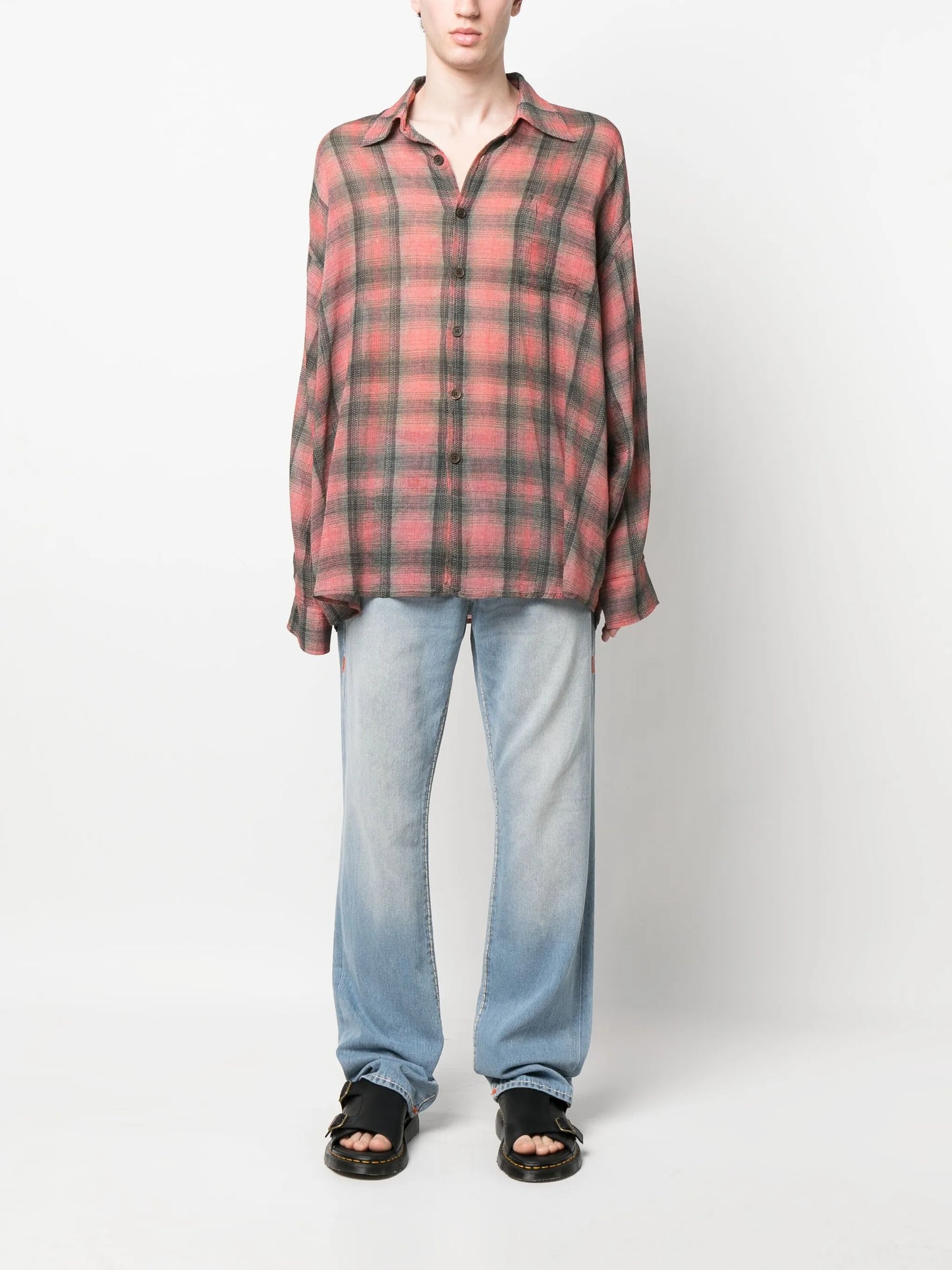 embroidered-logo lose-fit jeans
