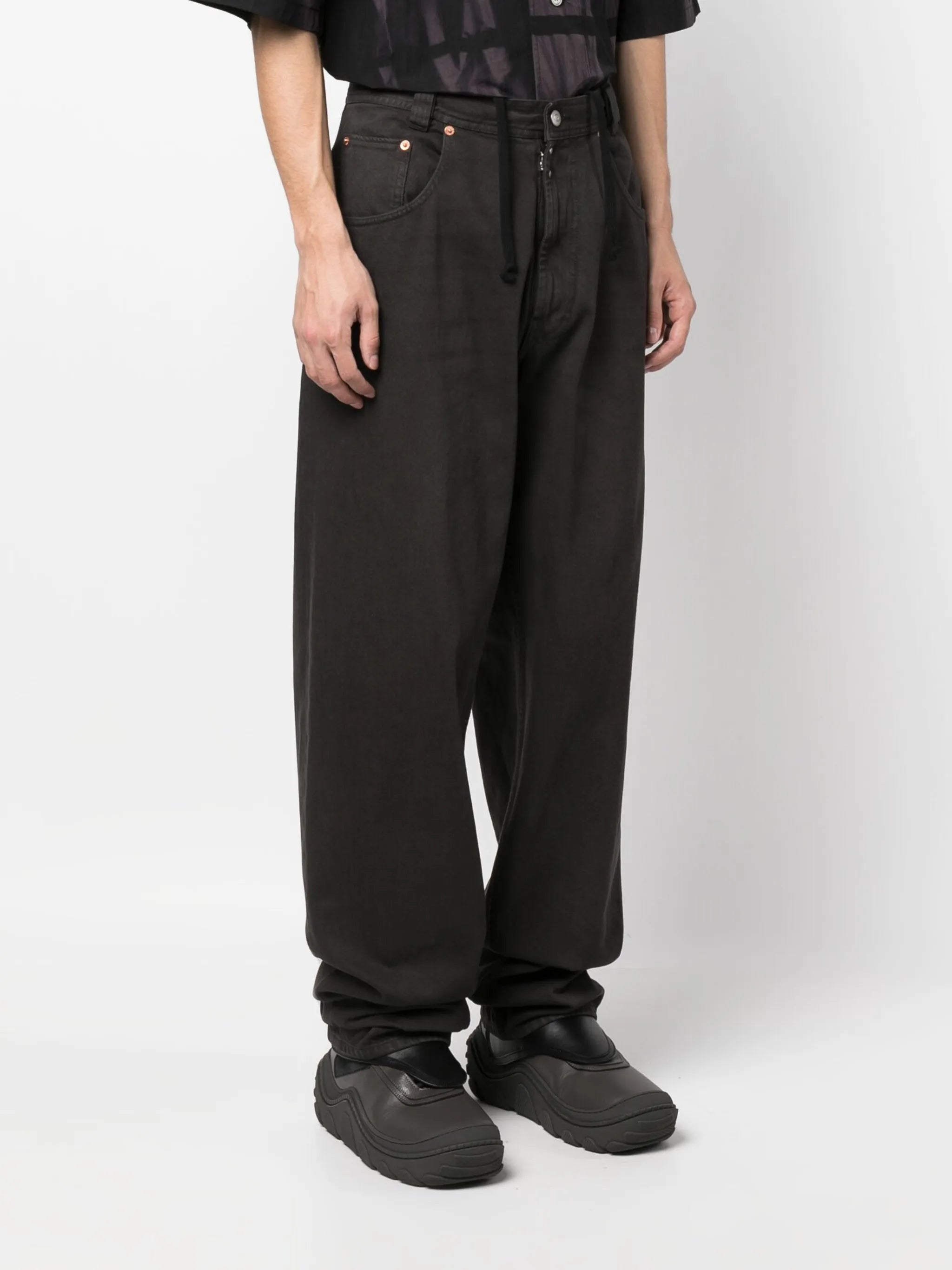mid-rise wide-leg jeans