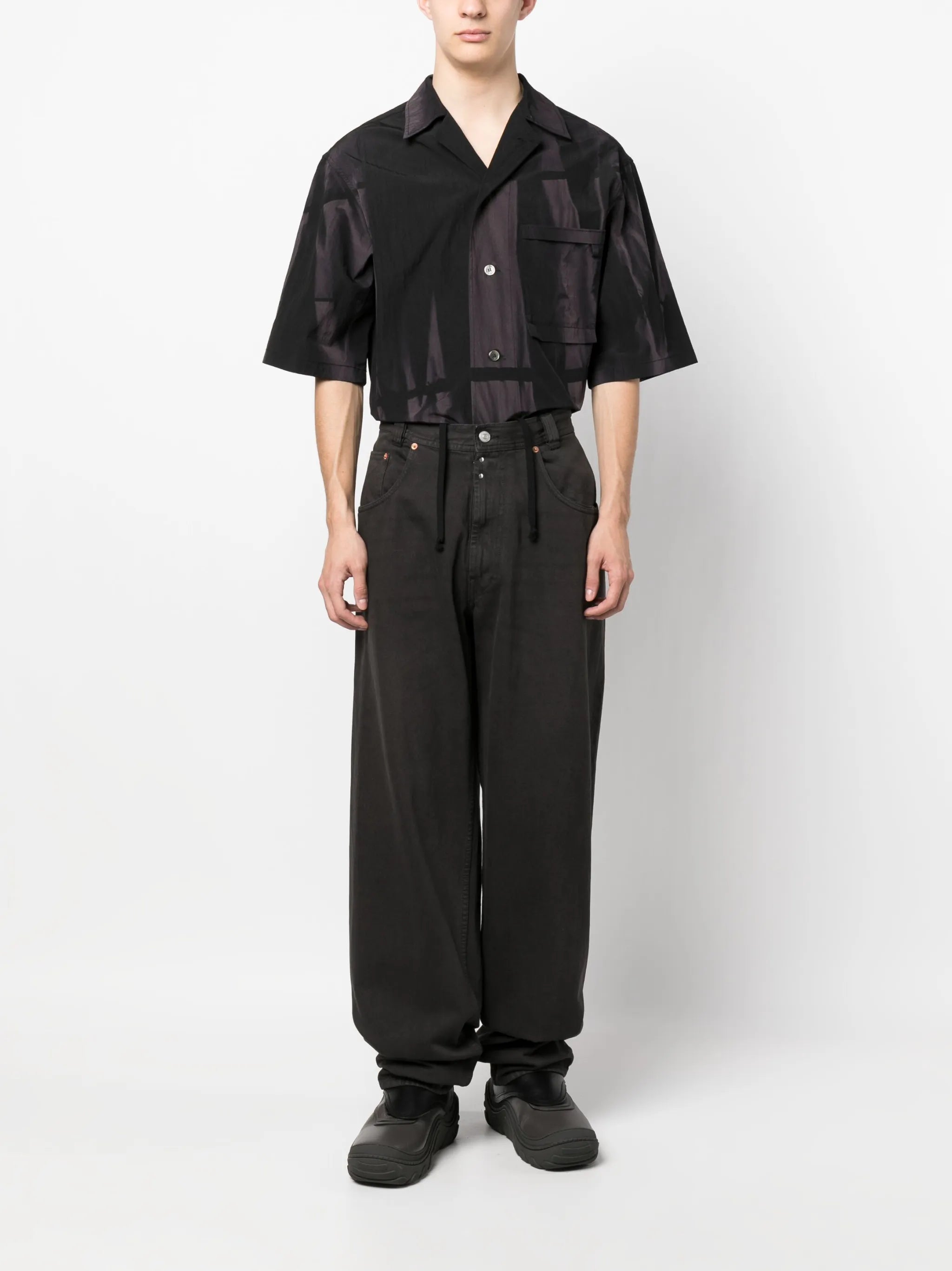 mid-rise wide-leg jeans