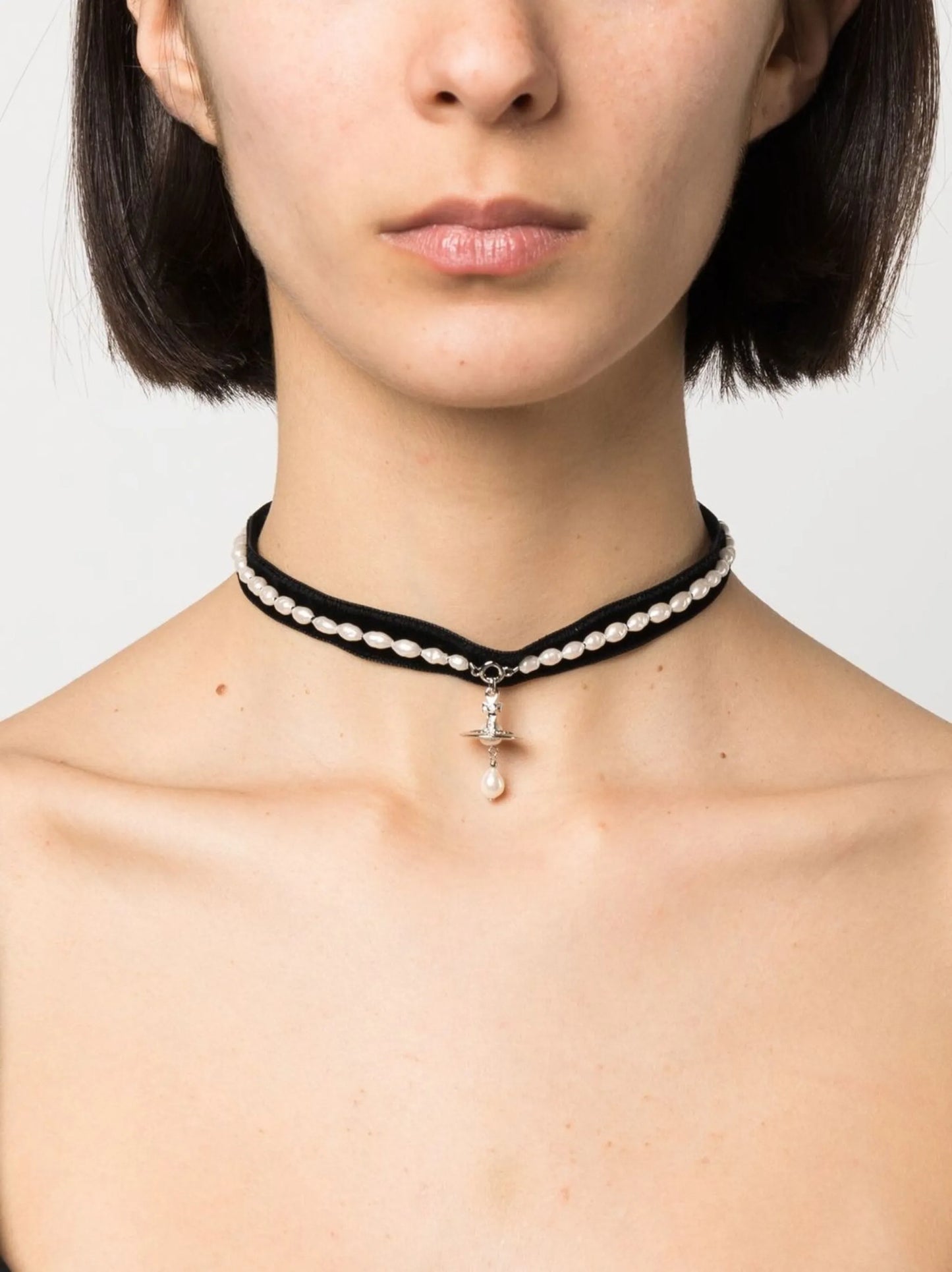 Aleksa velvet pearl chocker