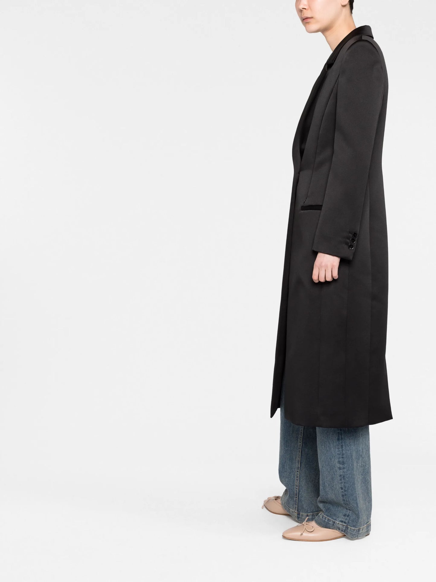 single-breasted mid-length coat
