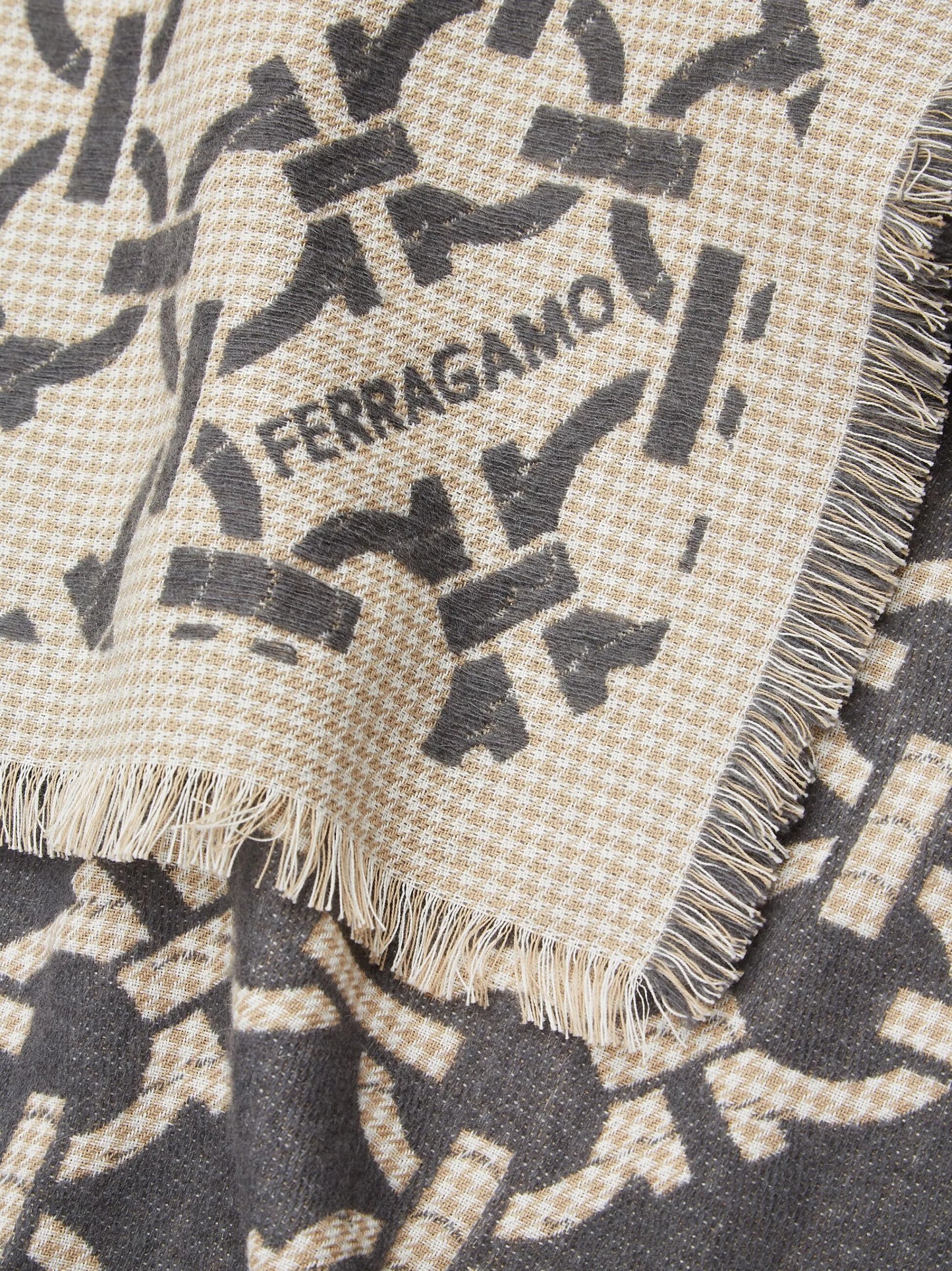Gancini-print knitted scarf