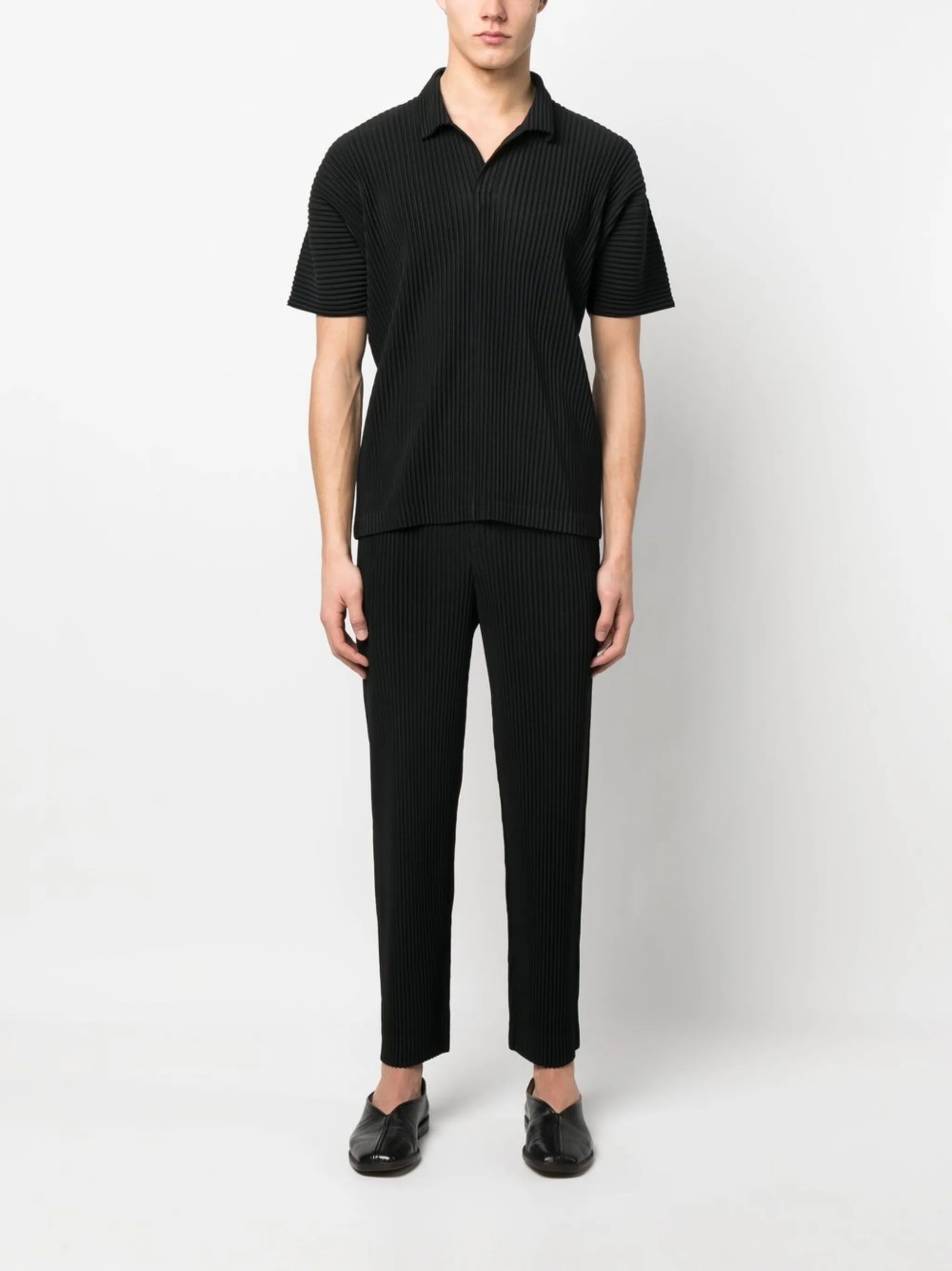 short-sleeve ribbed shirt