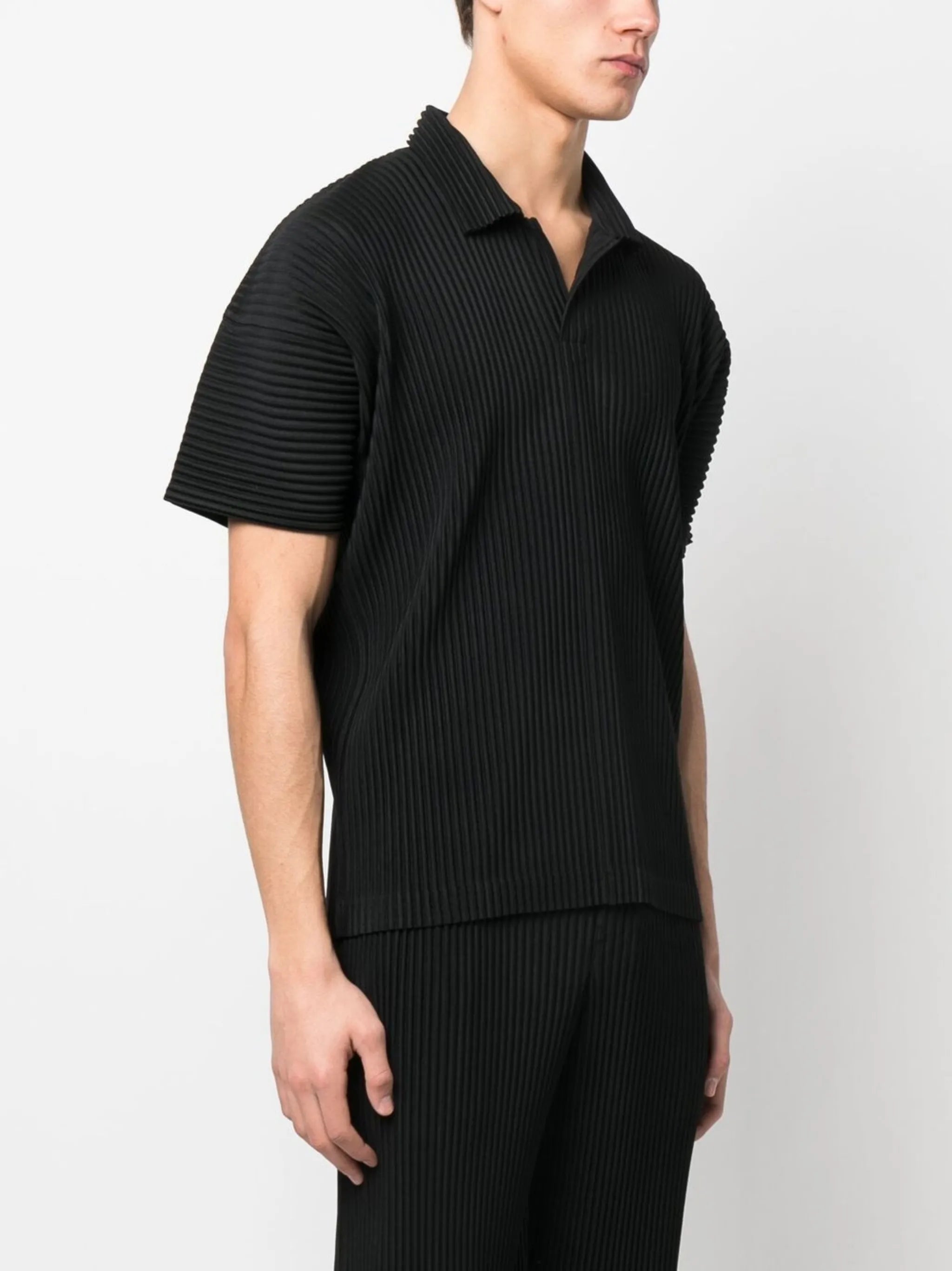 short-sleeve ribbed shirt