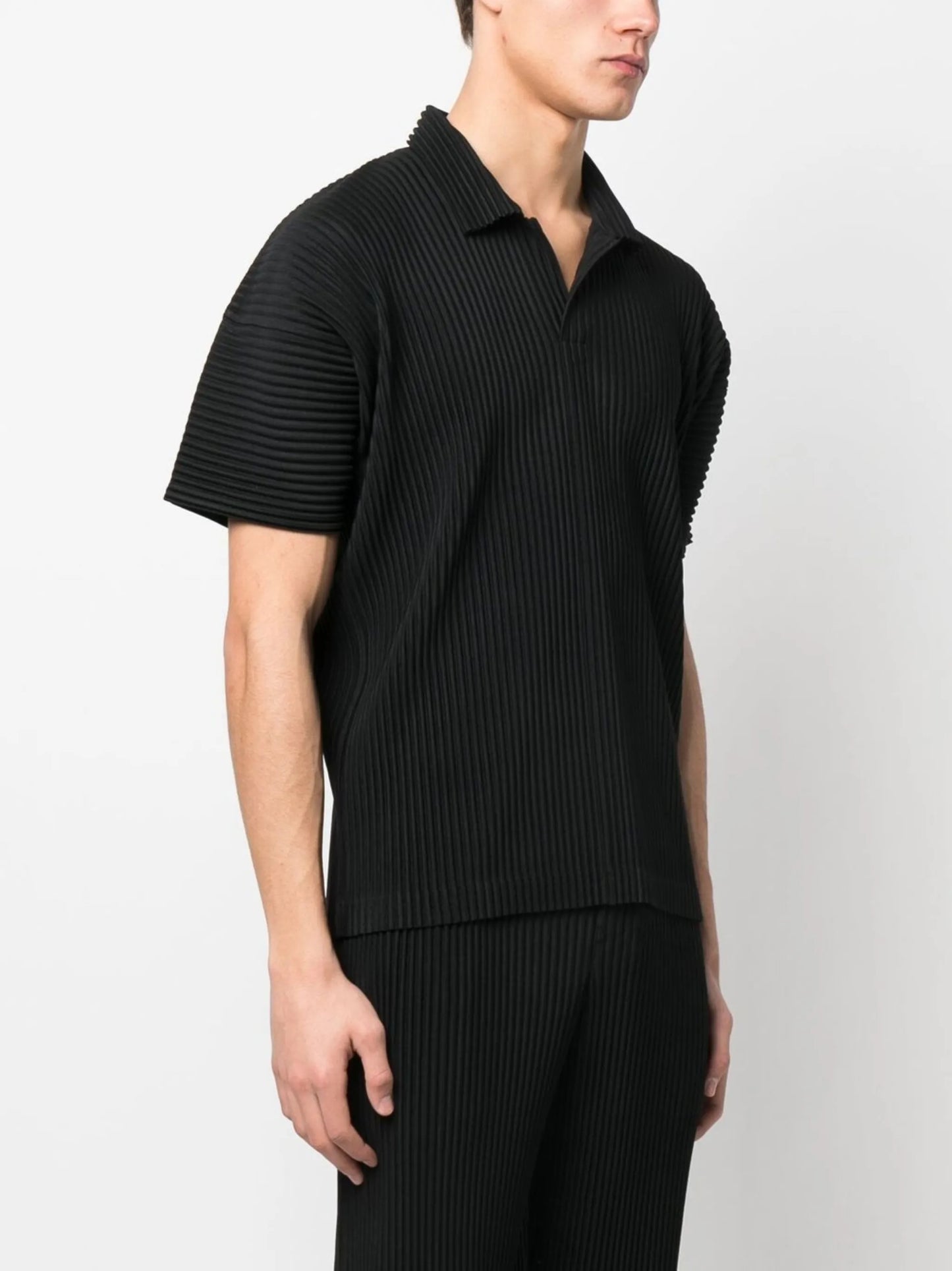short-sleeve ribbed shirt