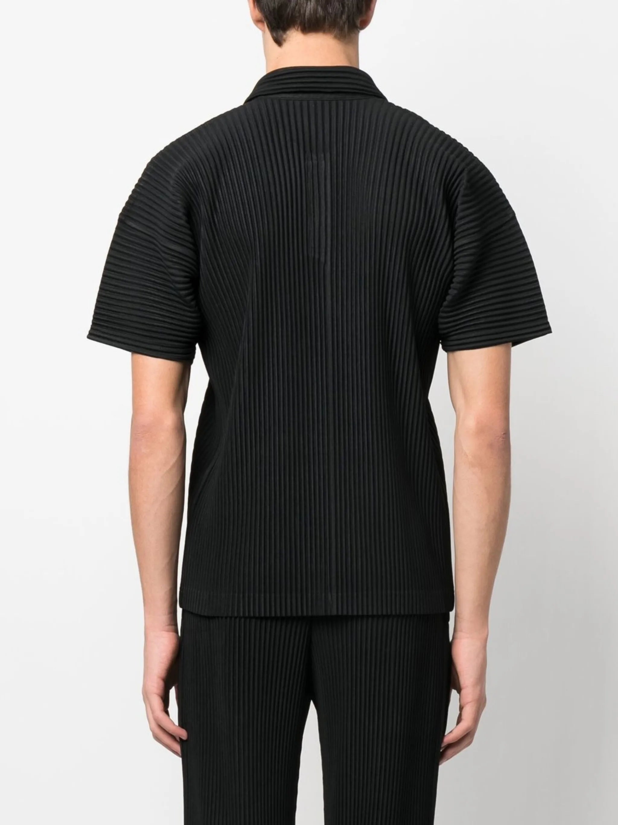 short-sleeve ribbed shirt