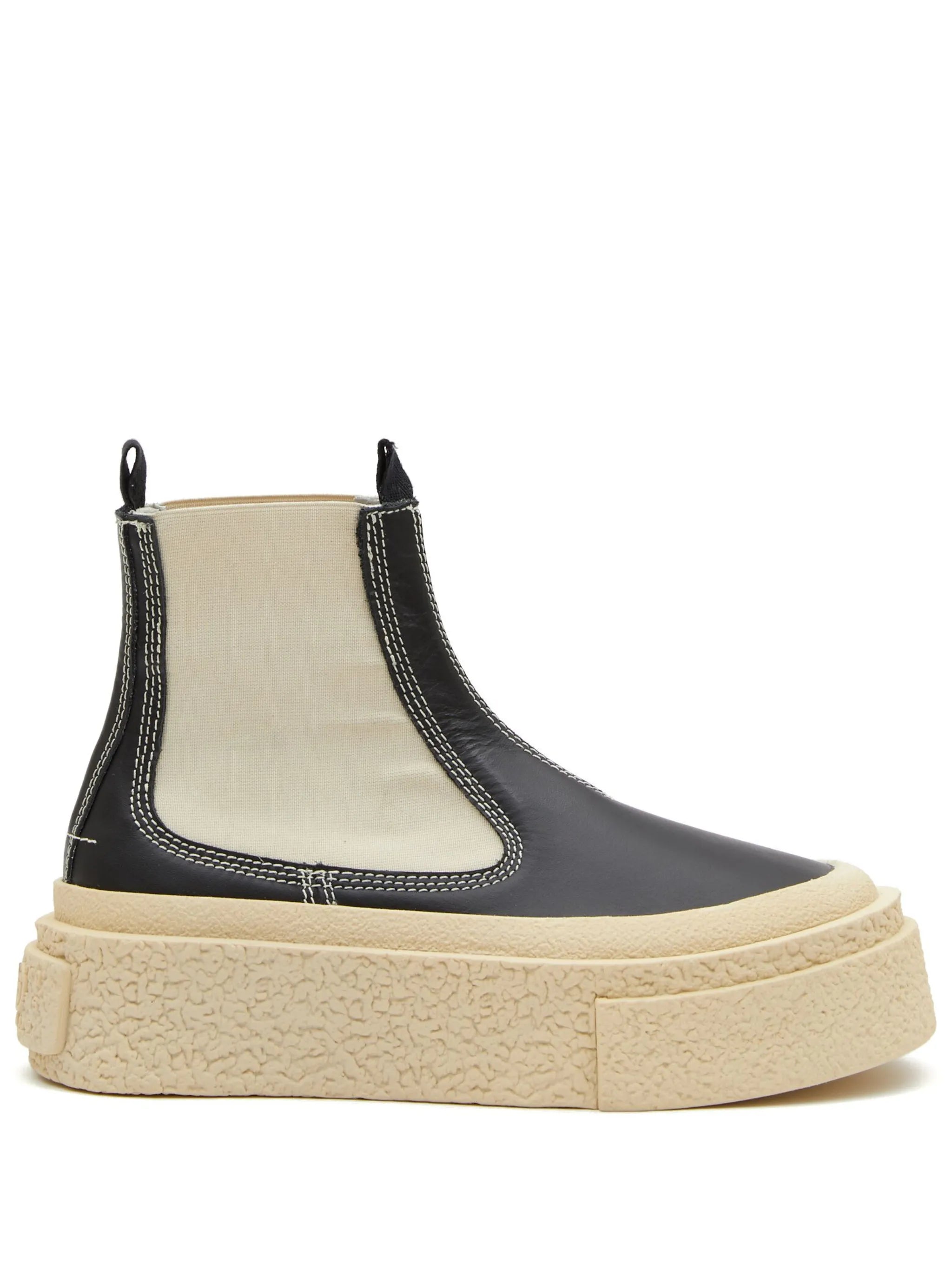 round-toe leather boots