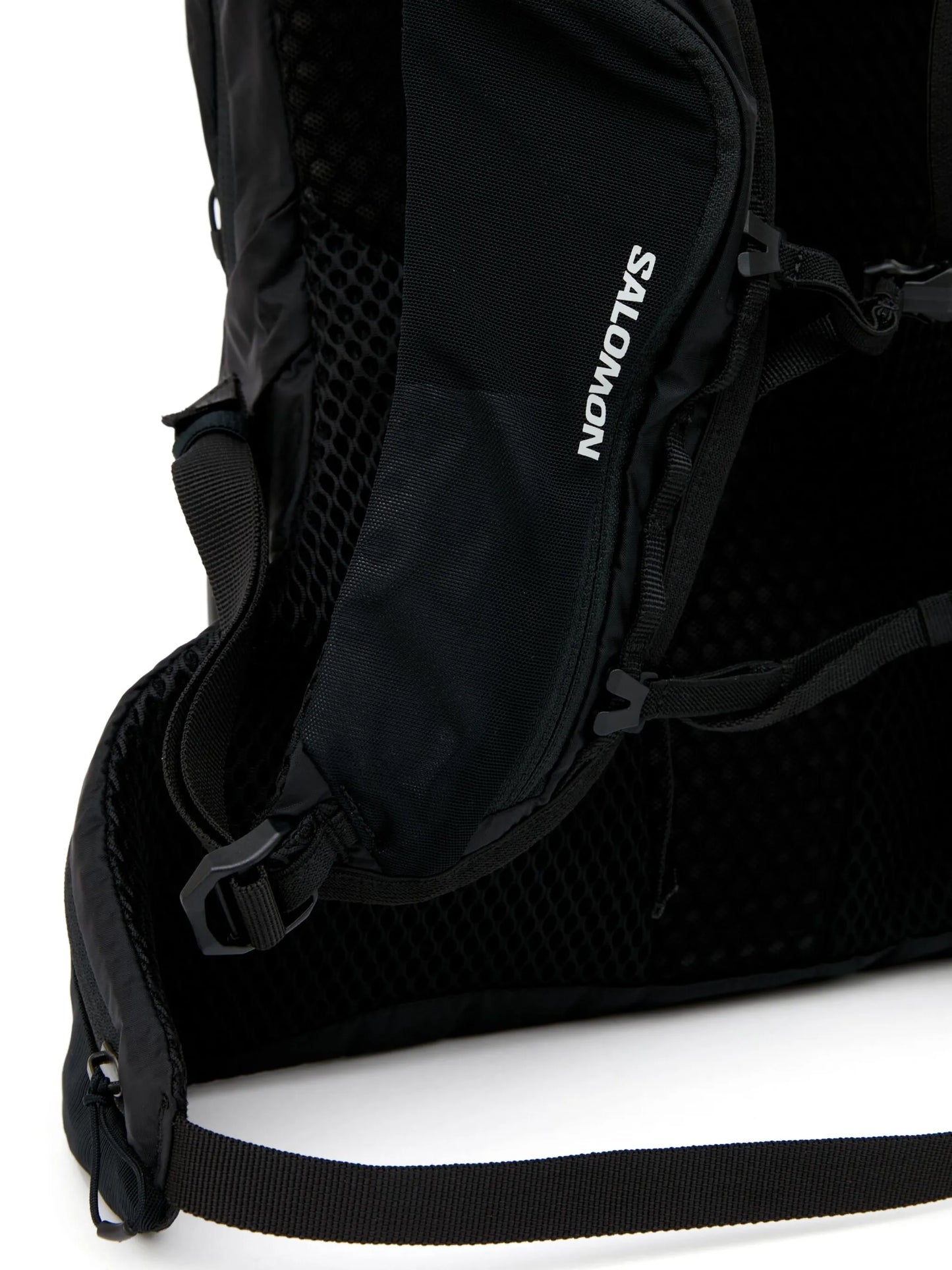 x Salomon XT 15 backpack