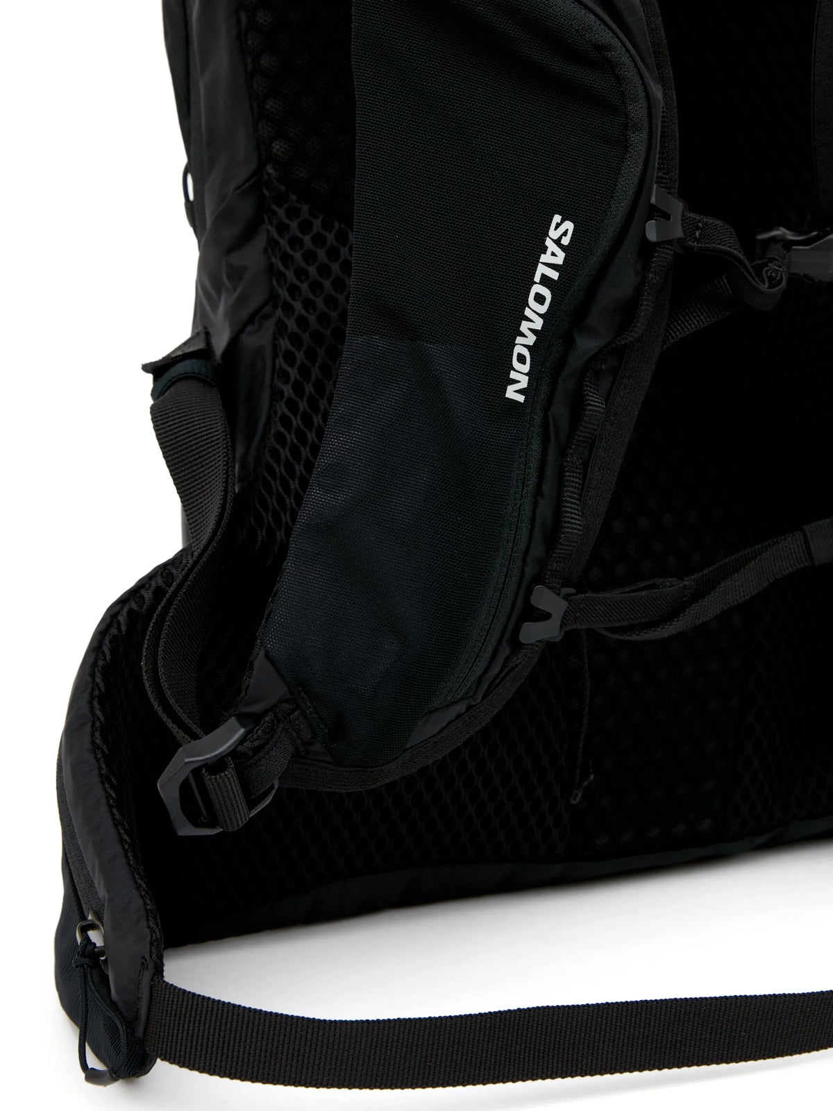 x Salomon XT 15 backpack