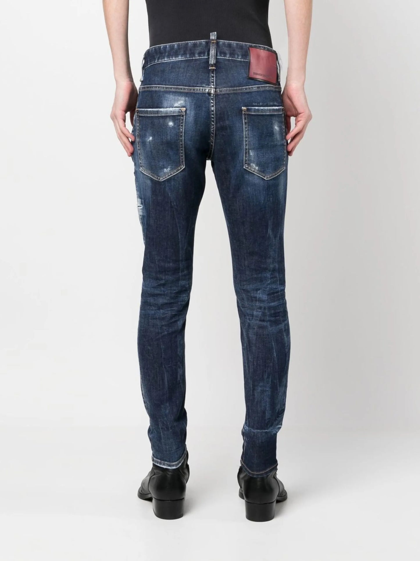 slim-fit distressed-effect jeans