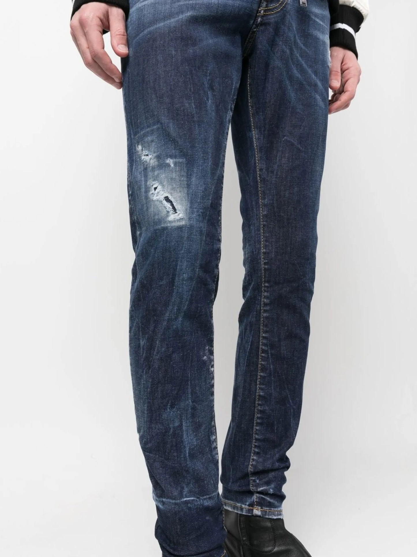 slim-fit distressed-effect jeans