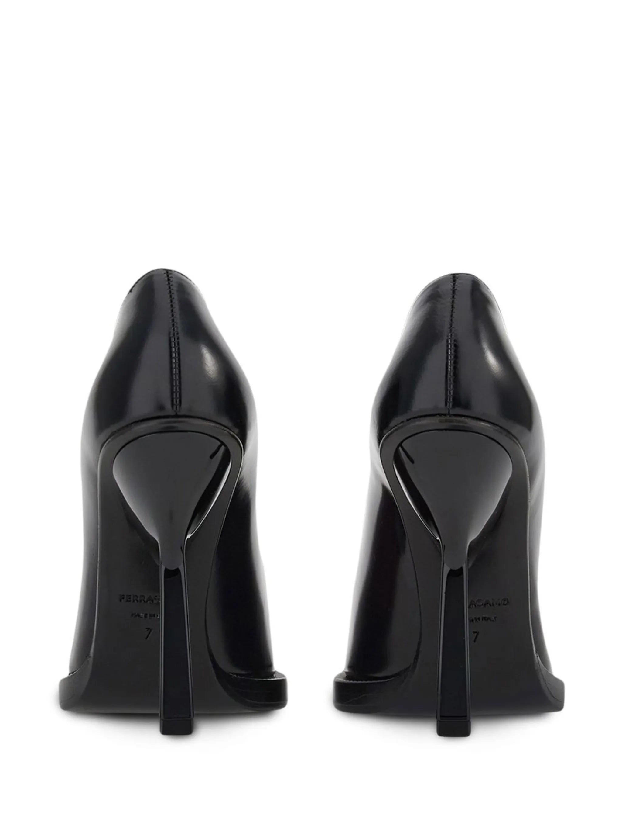 shaped-high-heel pumps