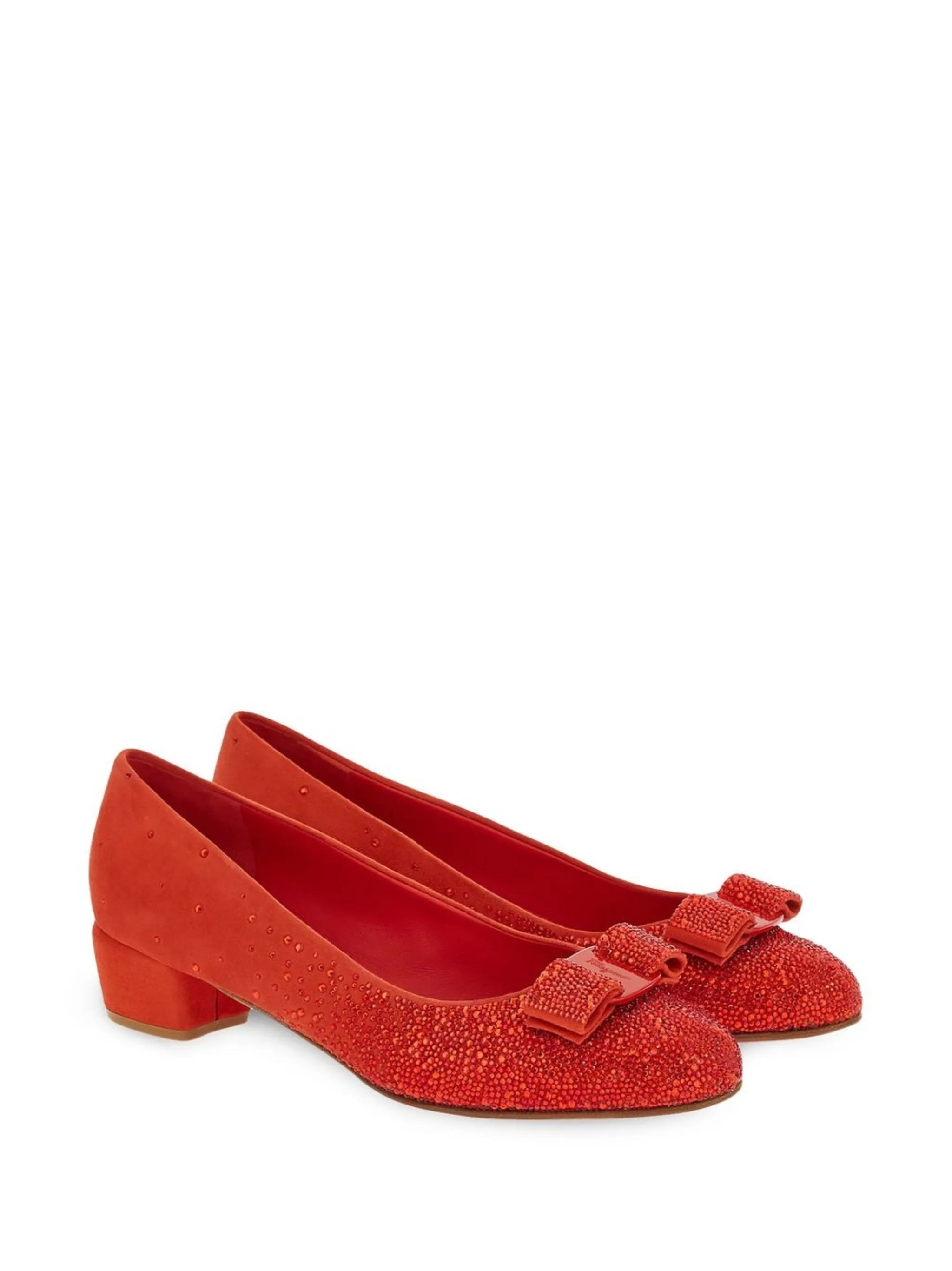 Vara-bow crystals pumps